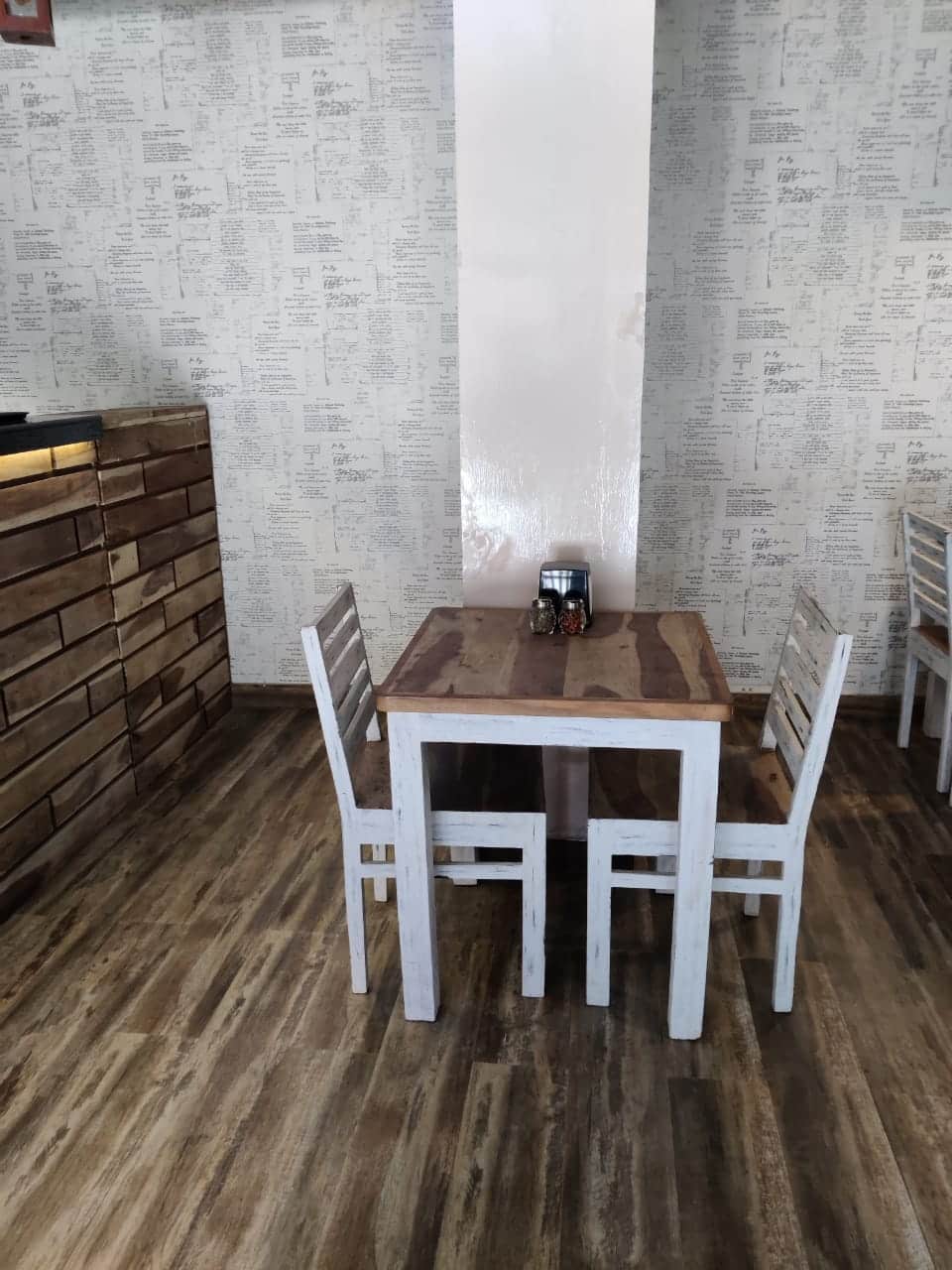 restaurants on Mall Road, Mall Road food, must try restaurants, local food, popular restaurants, cafes, street food, family restaurants, rooftop restaurants - Cafe Hinge - img1