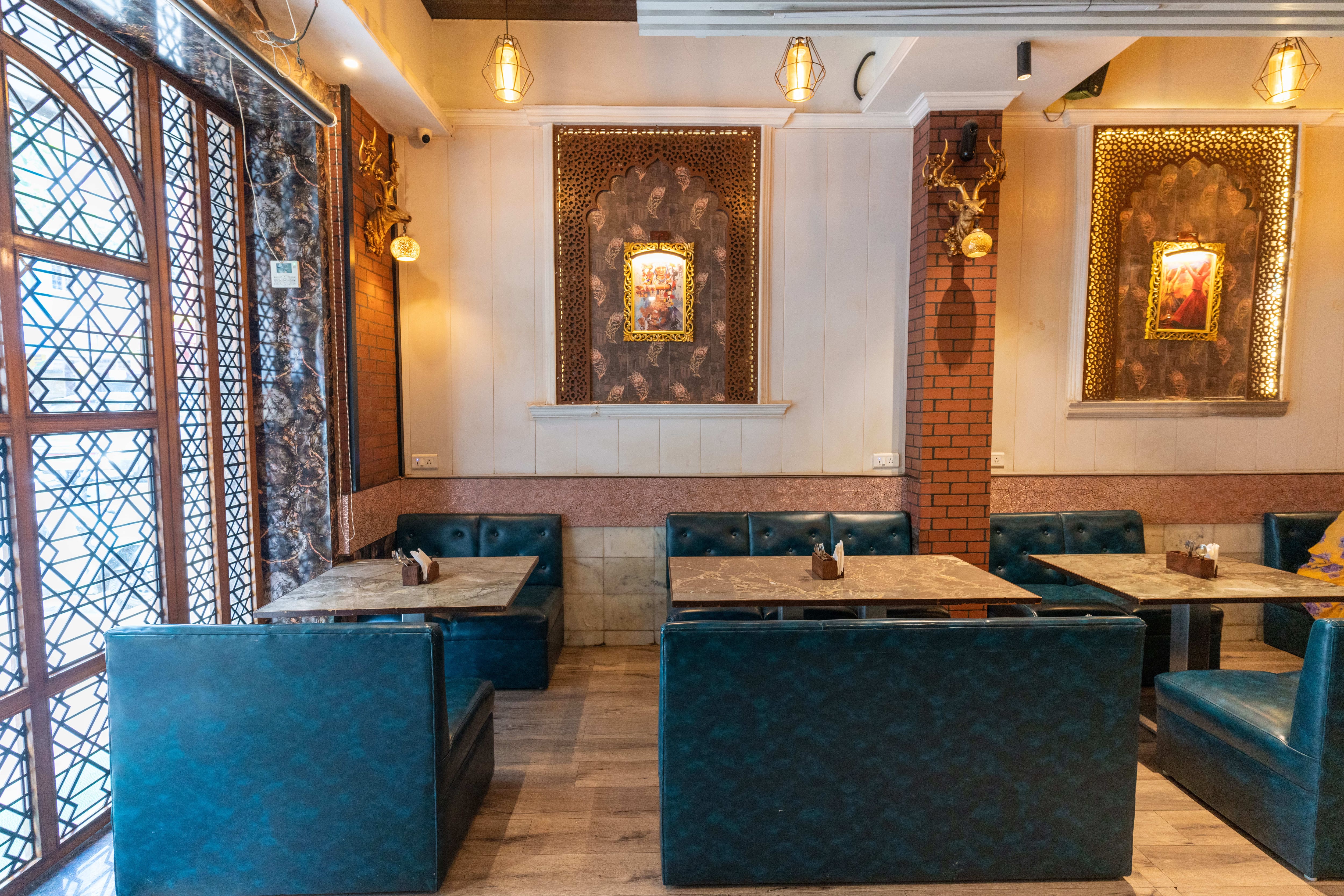 vegetarian restaurants near me, pure veg restaurants near me, family restaurants near me, veg restaurants, pav bhaji, vada pav, veg thali near me, thali near me, veg biryani, vegetarian food - Flavours At Bay - img3