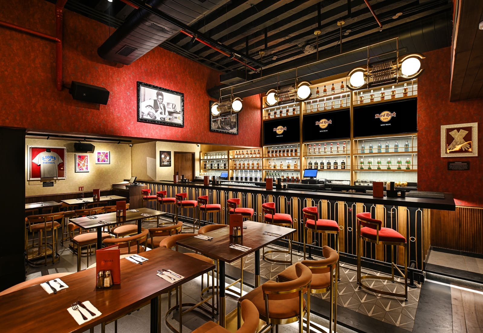 burgers, burger restaurants, best burgers, burger joints, cheeseburgers, chicken burgers, smash burgers, gourmet burgers, veggie burgers - Hard Rock Cafe - img5
