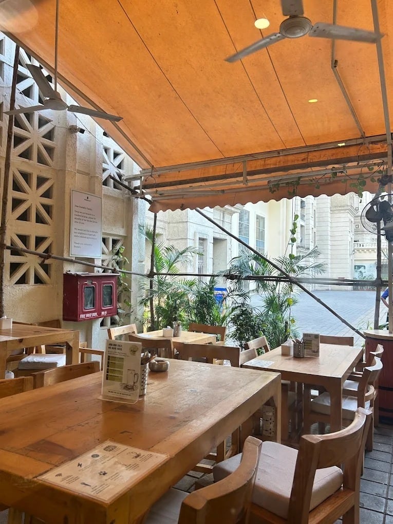 Brewpub, craft beers, brewery, keg beer, mango beer, peach beer - Doolally Taproom - img1