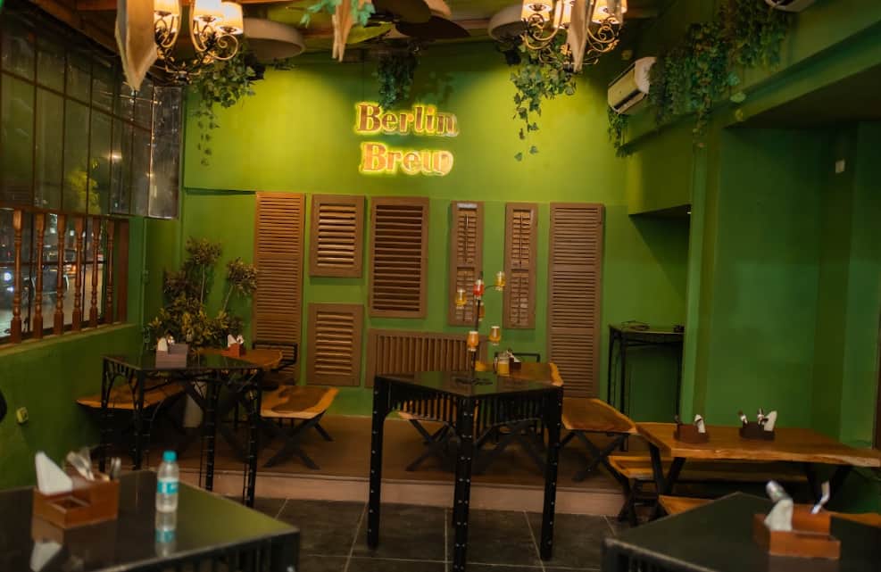 Brewpub, craft beers, brewery, keg beer, mango beer, peach beer - Berlin Brew Beer Garden - img3