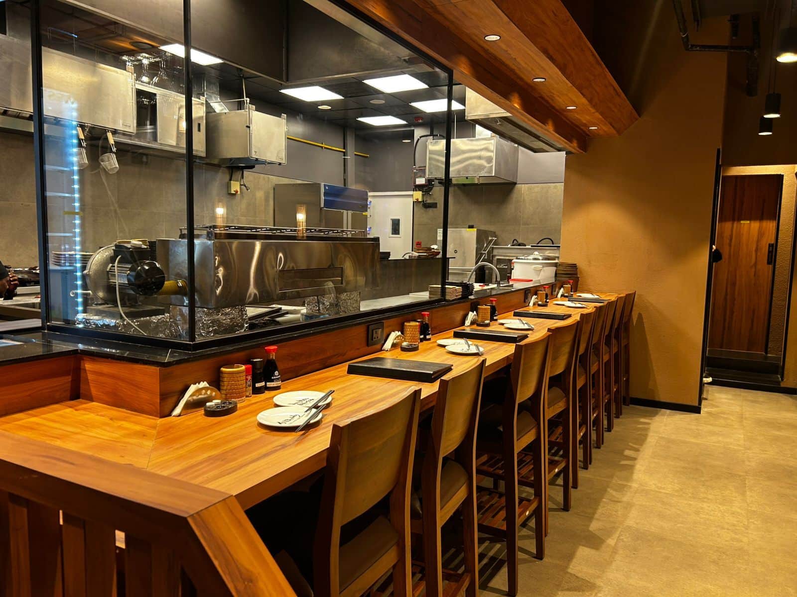 japanese restaurants, japanese fine dining, sushi restaurants, sushi, ramen, sashimi, omakase, teppanyaki - Kuuraku - img1