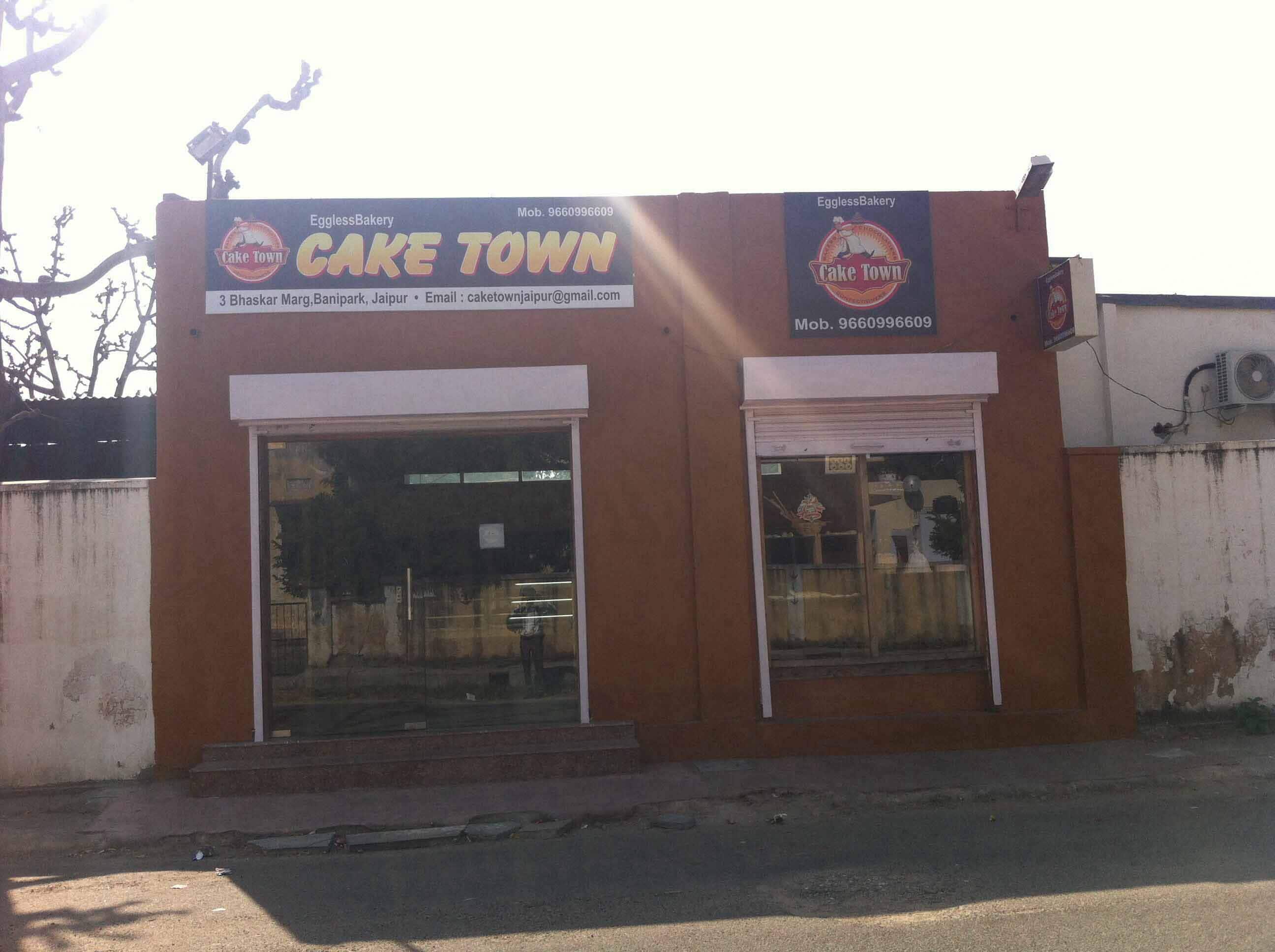 Chocolate Fudge Mint Bars | Cake Town Bakery NC