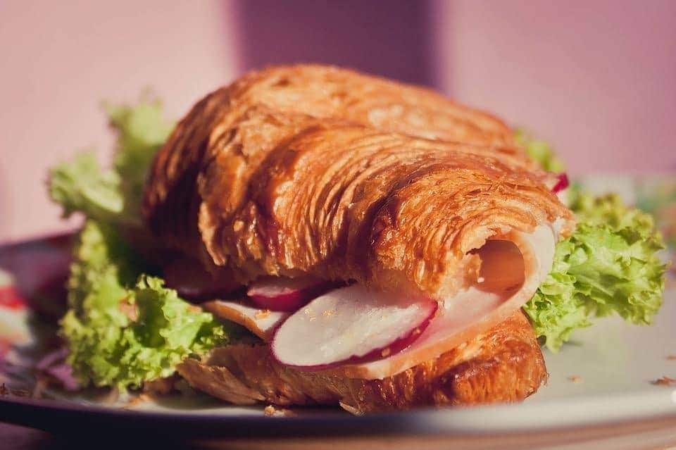 Ghewar, Imarti, Mawa Kachori, daal baati churma, 1135 ad, kaju katli - Fat Guyy Pâtisserie - img1