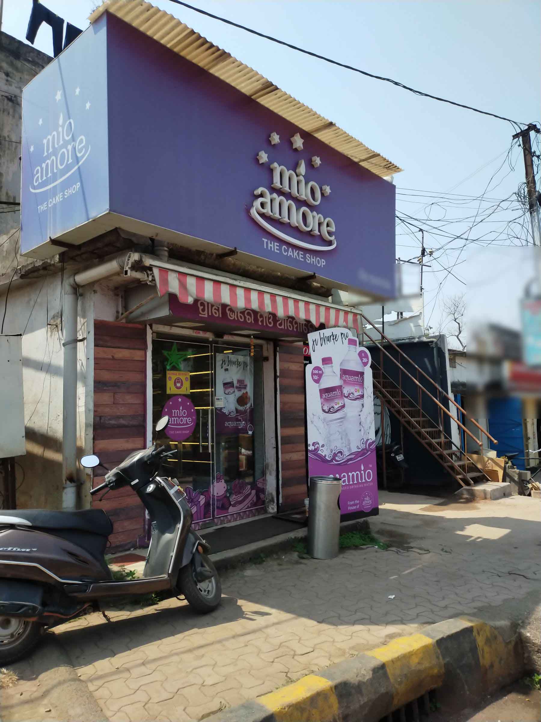 Mio Amore,thanks for always being there with affordable pastries and  savouries. 💕 : r/kolkata
