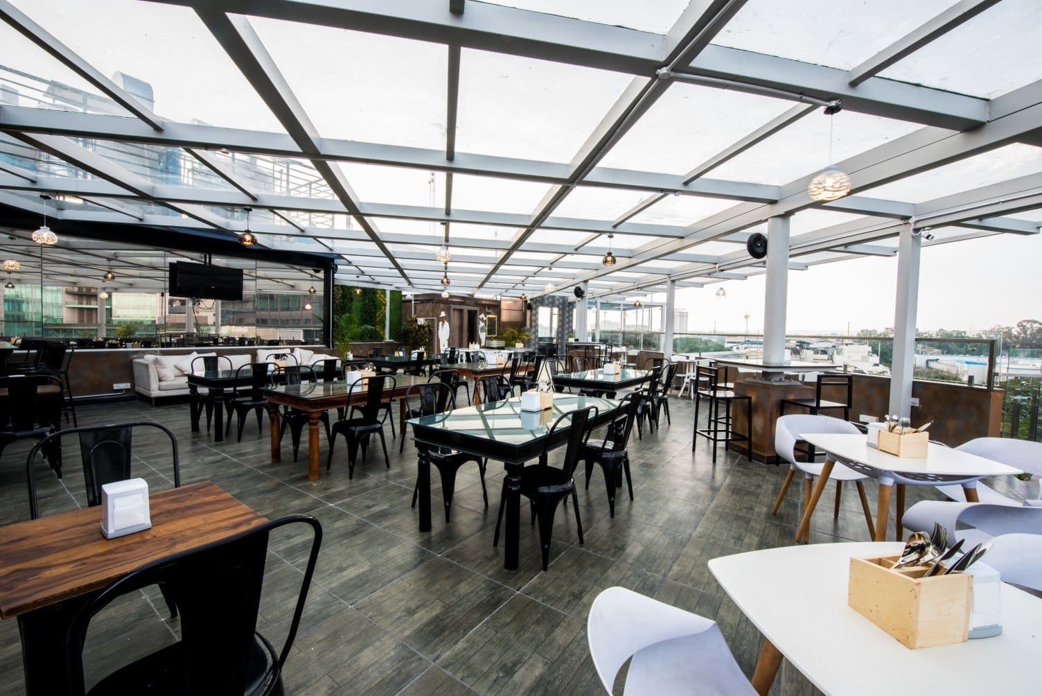 rooftop restaurants, rooftop dining, rooftop cafes, rooftop bars, terrace restaurants, open air restaurants, restaurants with a view - Jetlag - img2