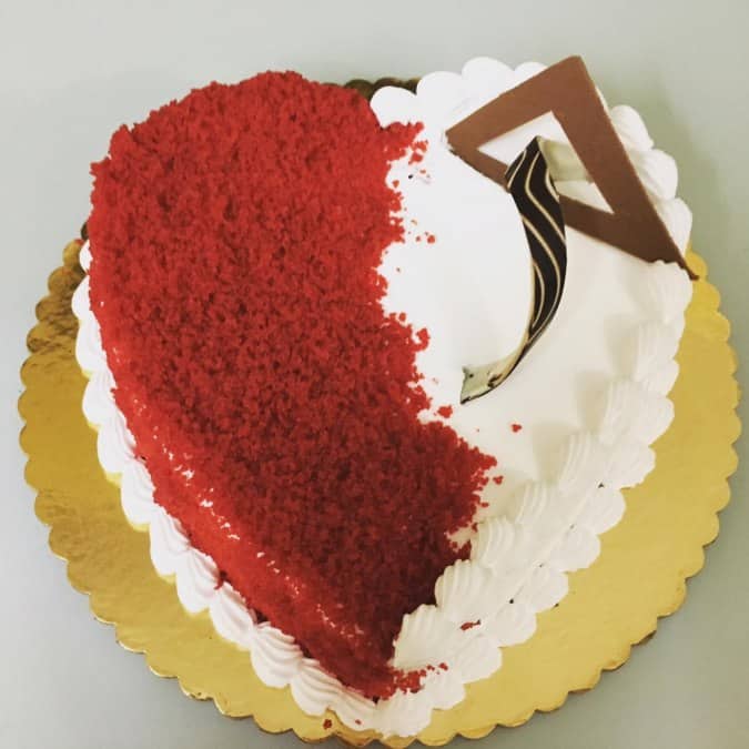 Difference Between Gourmet Cakes and Regular Cakes – sendflowerjaipur