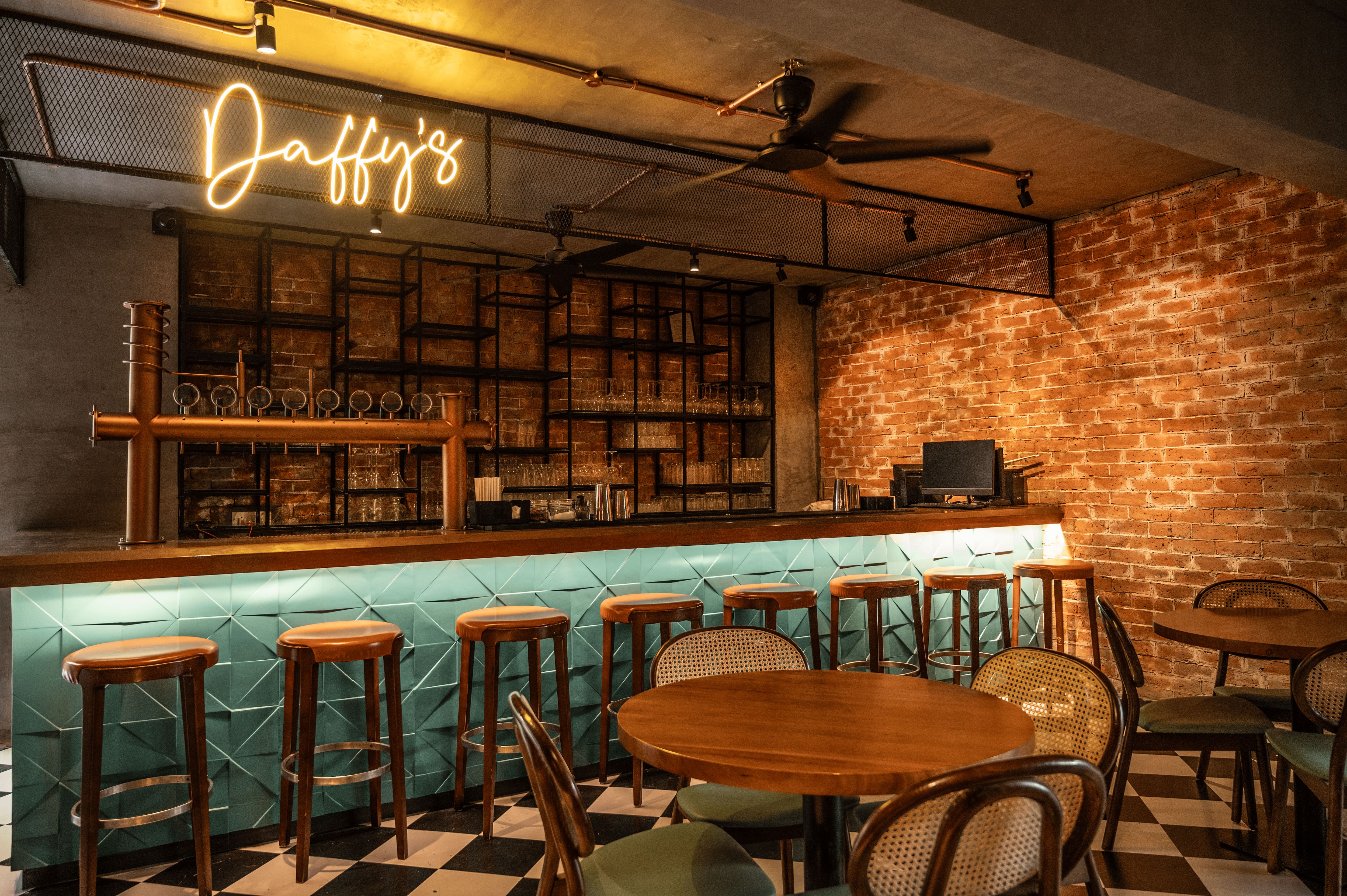 beer, beer bars, pubs, breweries, craft beer - Daffy's Brewgarden - img4