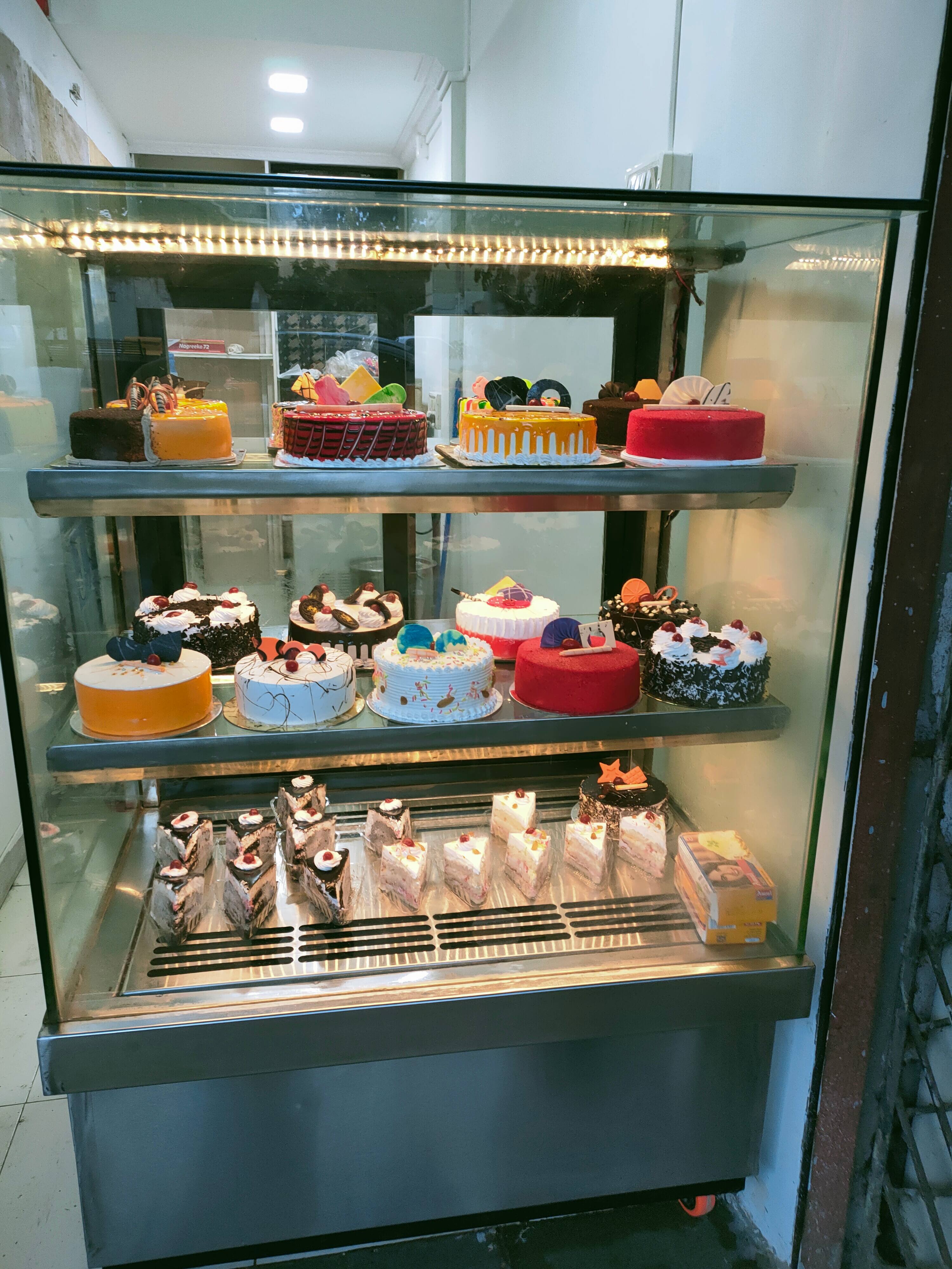 Treat House Cakes & More, Dwarka, Nasik