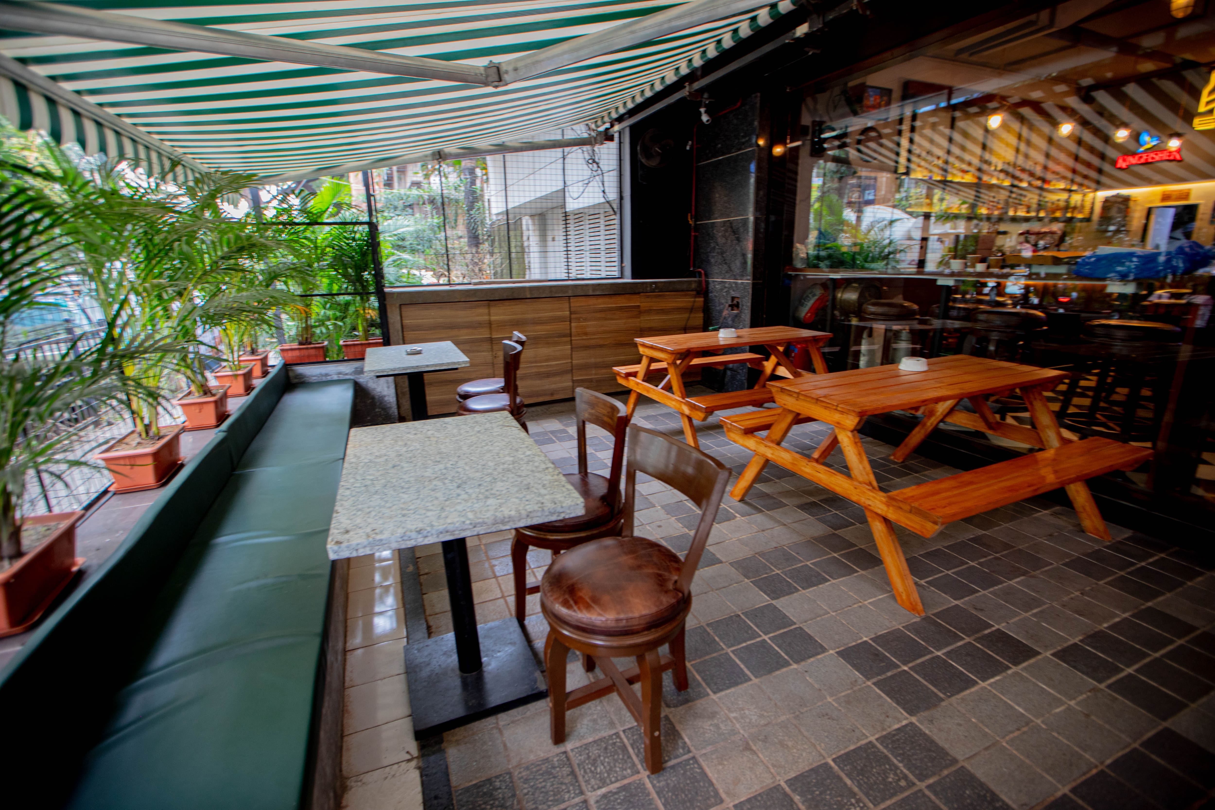 bulldog-s-cafe-bar-veera-desai-area-mumbai-zomato