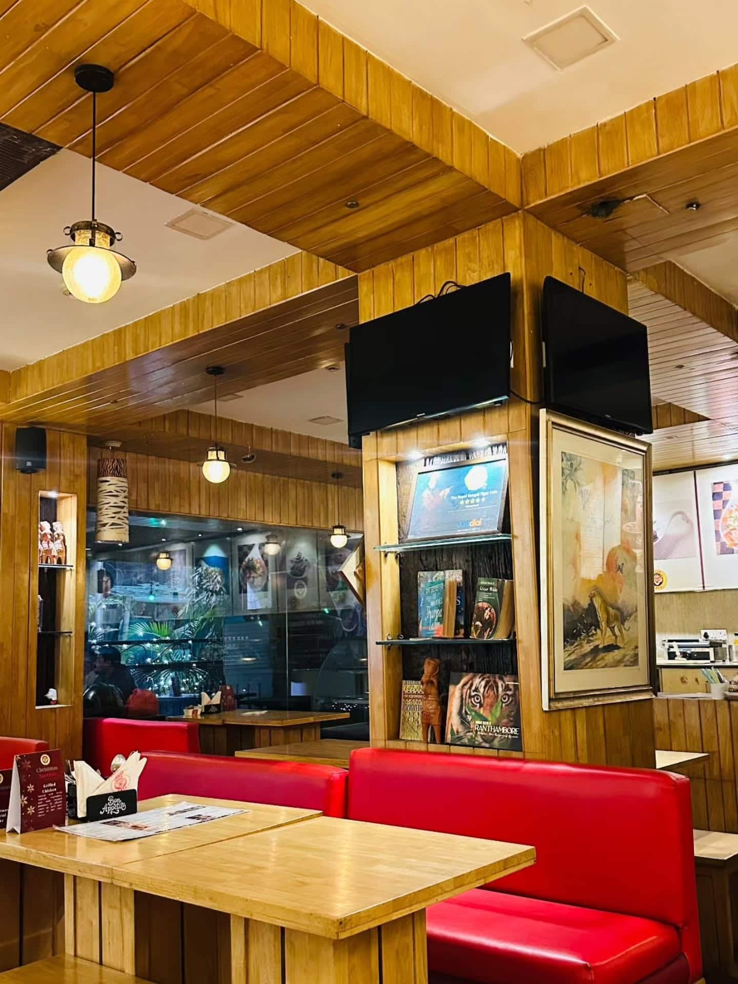 themed restaurants, theme restaurants, themed dining, concept restaurants, experiential dining, unique restaurants, quirky restaurants, immersive dining, interactive restaurants - The Royal Bengal Tiger Cafe - img2
