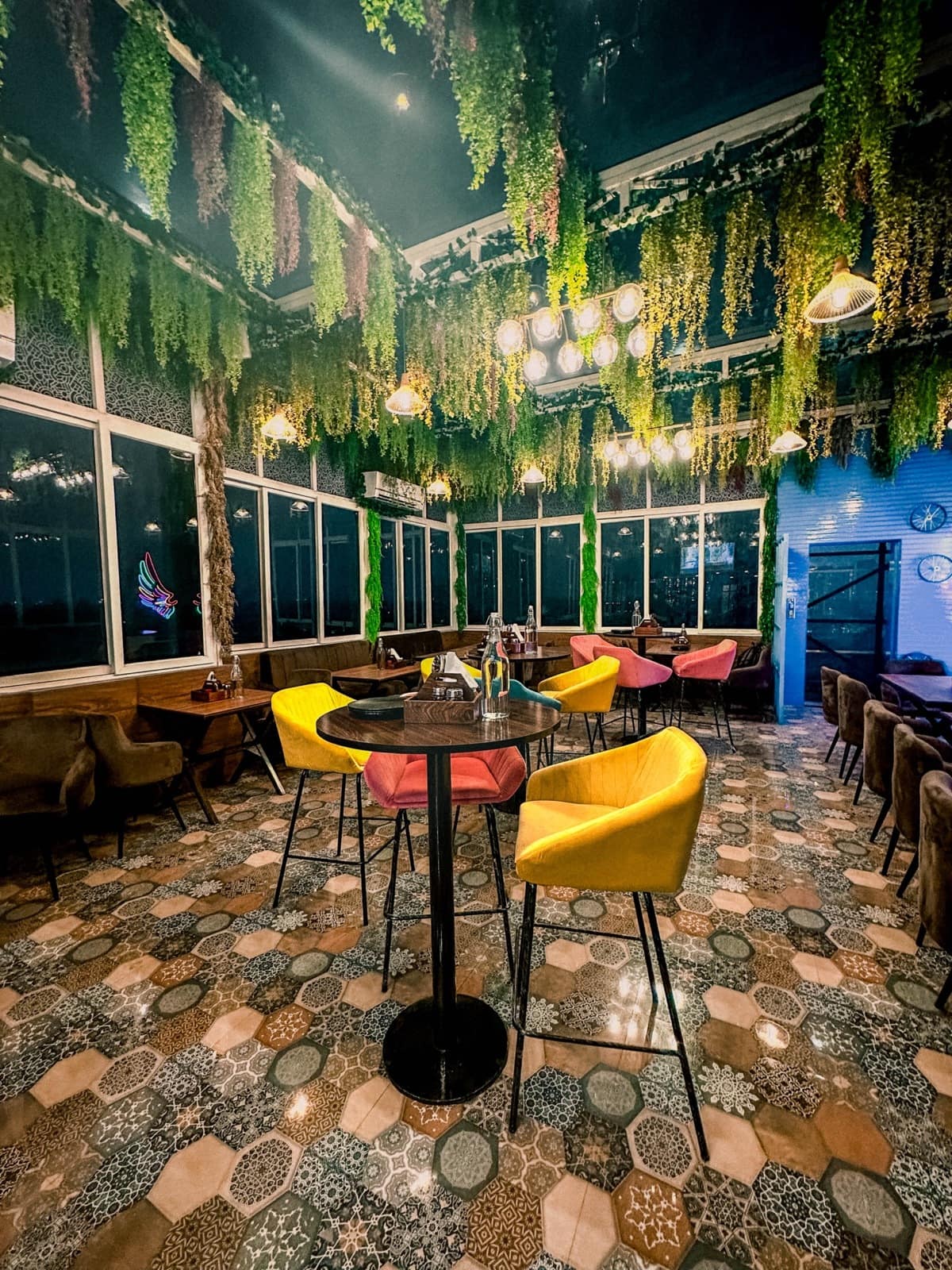 The Kolkata Buzz ®, Newest Rooftop Cafe in town ❤️ @kolkata_46 . Address  -10/6A/1, Gobinda Khatick Rd, Tangra, Kolkata, West Bengal 700046 . Tag  that fr