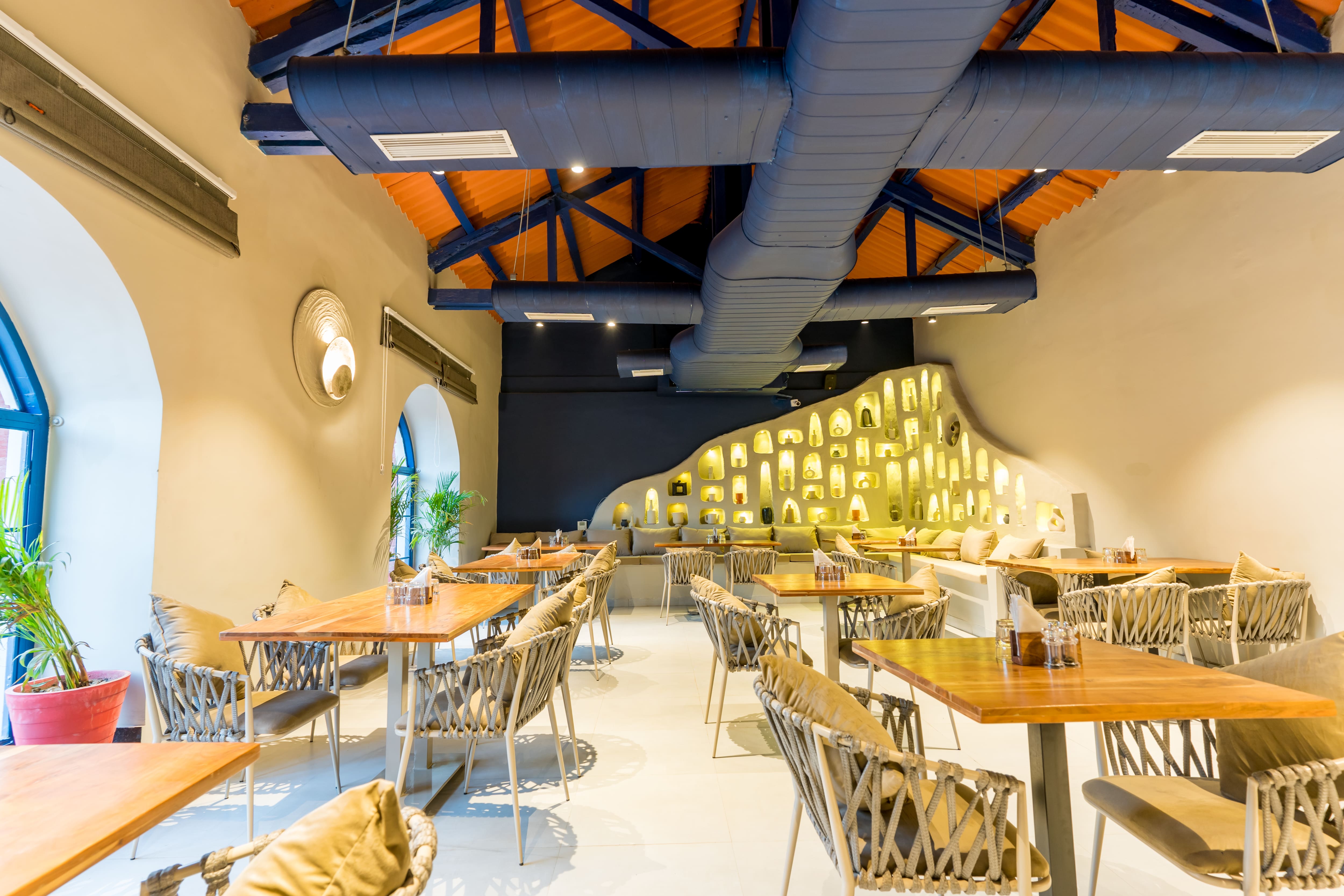 Cafe Hons Gallery 1
