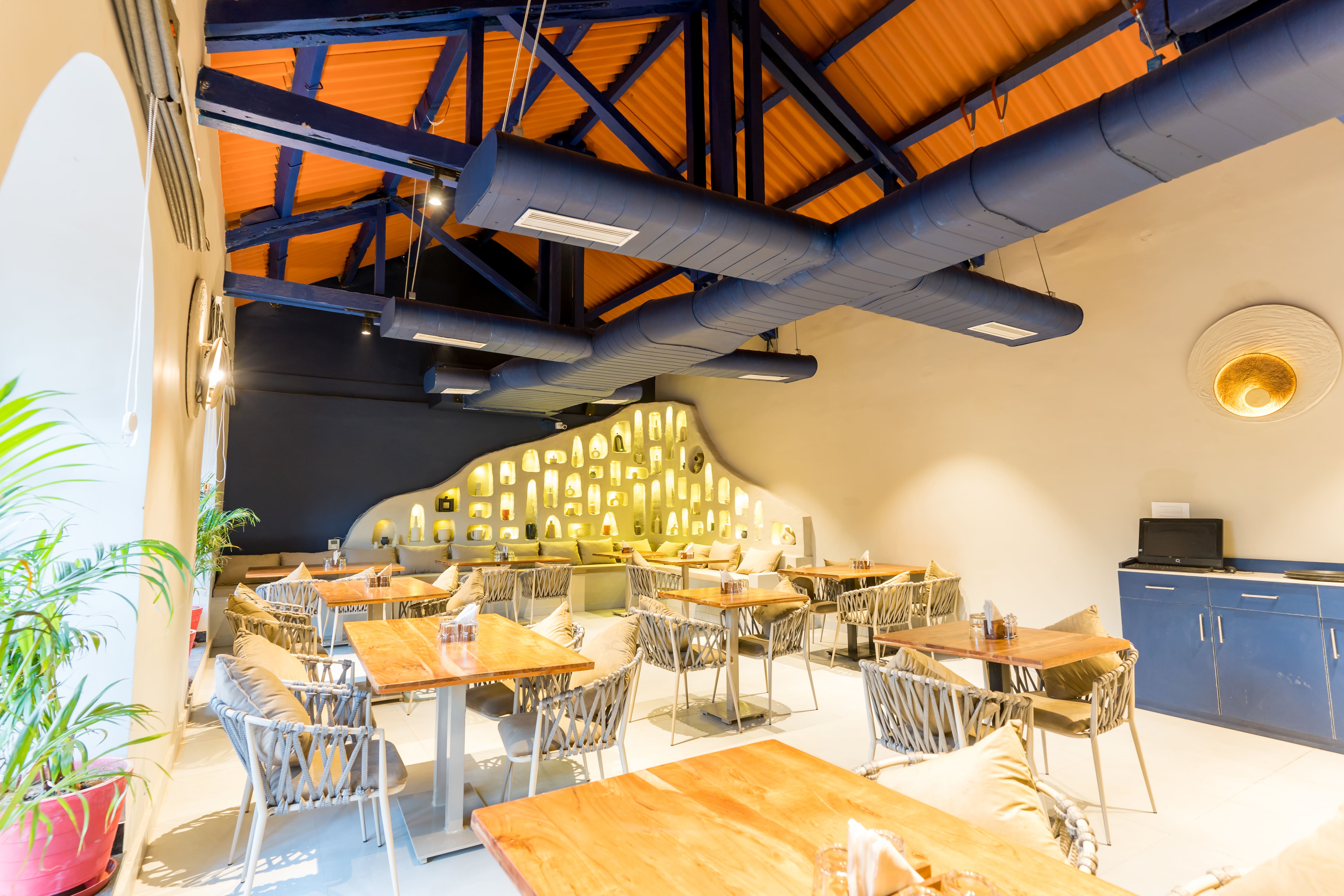 Cafe Hons Gallery 4