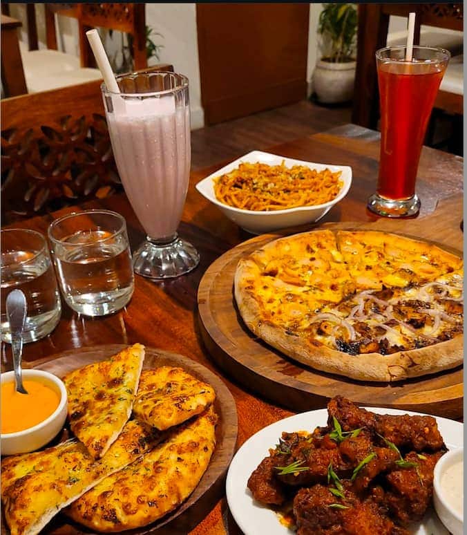 late night food, late night restaurants, midnight snacks, quick bites, fast food, street food - Crust N Crumbs Pizzas - img2