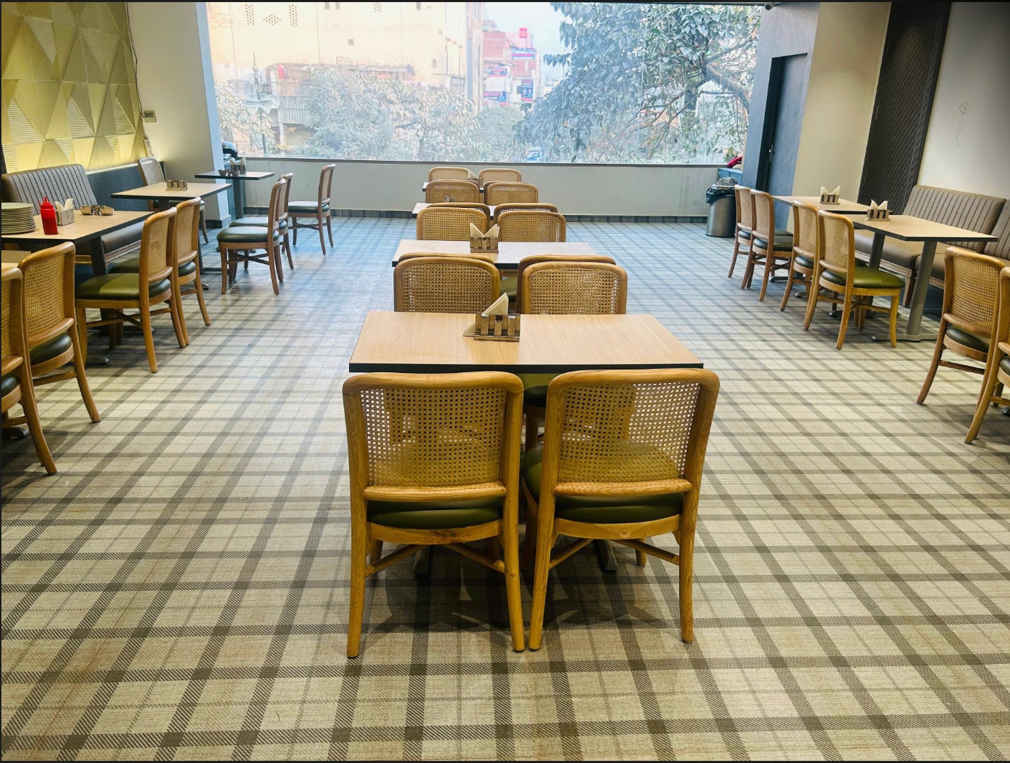 budget-friendly restaurants, affordable restaurants, cheap eats, pocket-friendly restaurants, cafes, local eateries, student-friendly restaurants - Hang Out - img3