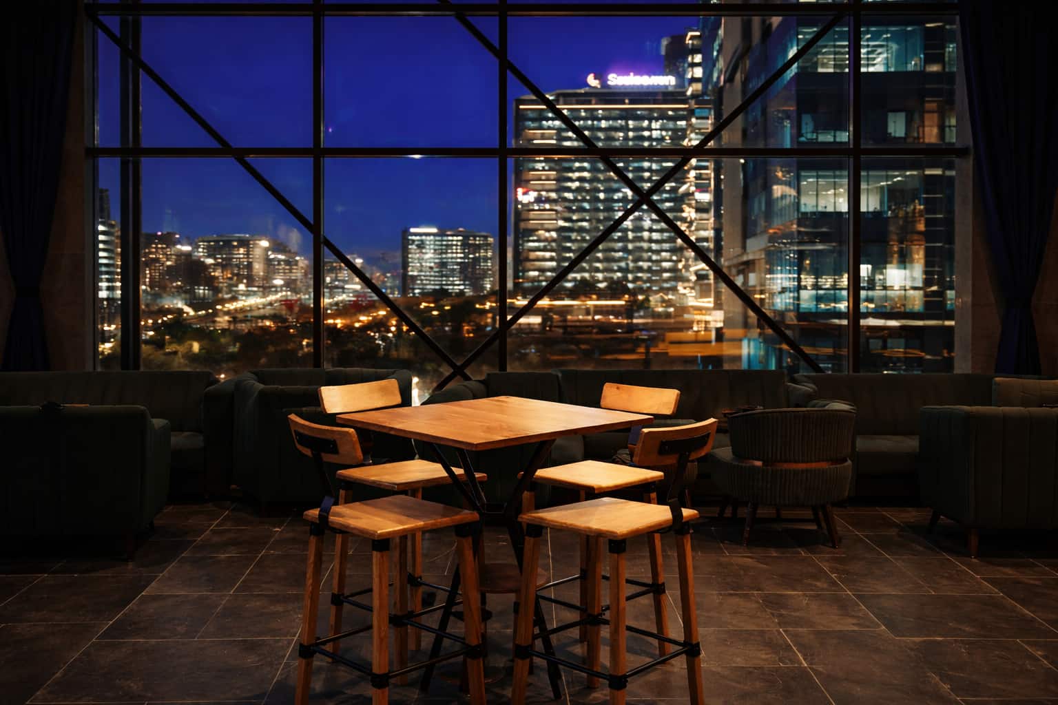 bars near me, pubs near me, wine, cocktails, beer, brewery near me, cocktails near me, happy hour near me, sports bar near me - Swing Lounge Sports Bar - img3