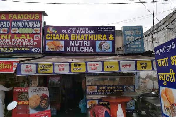 punjabi street food, punjabi food, street food, street snacks, chole bhature, amritsari kulcha, samosa, tikki, lassi - Amritsar Nutri Kulcha & Channa Batura - img1