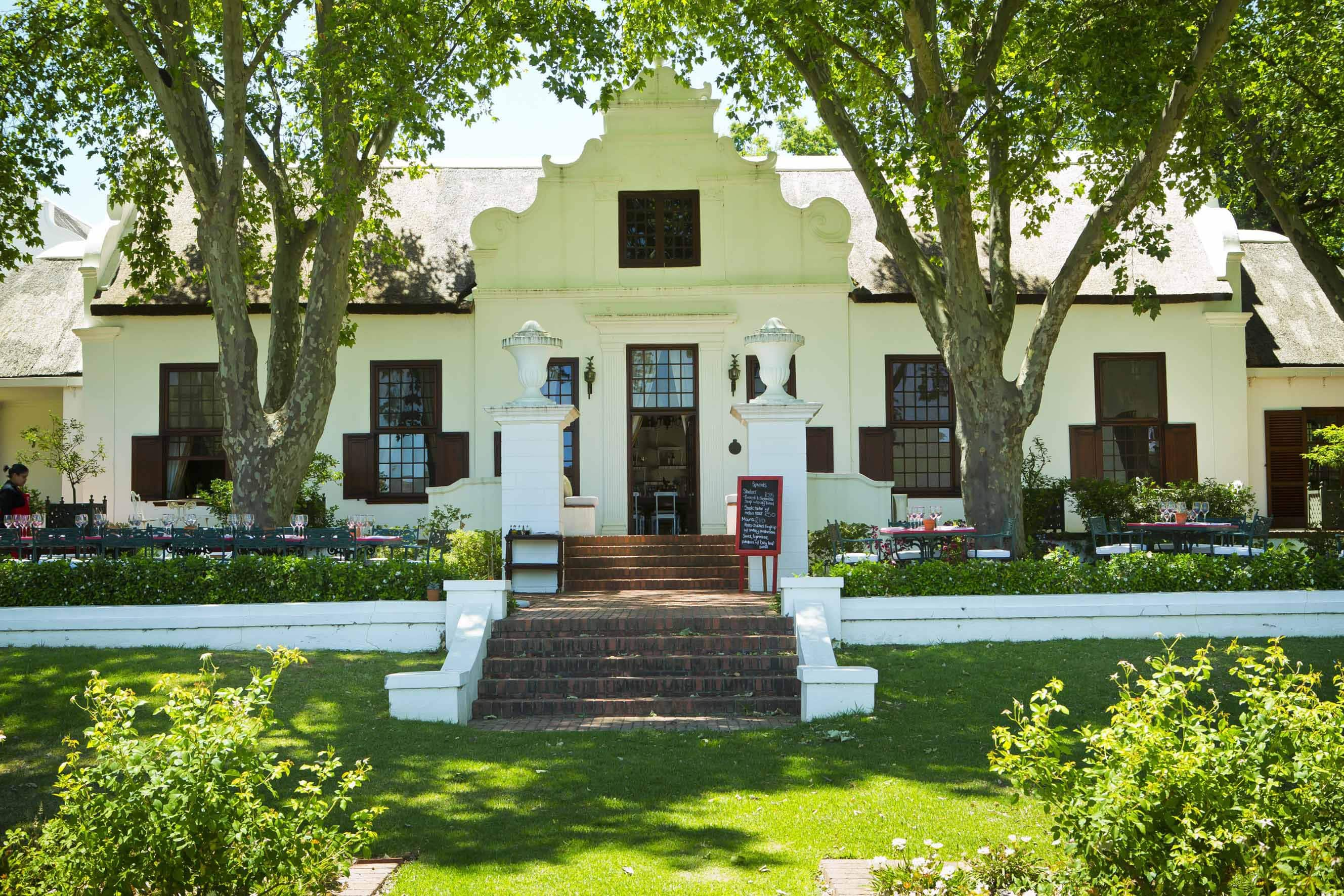 red table nederburg