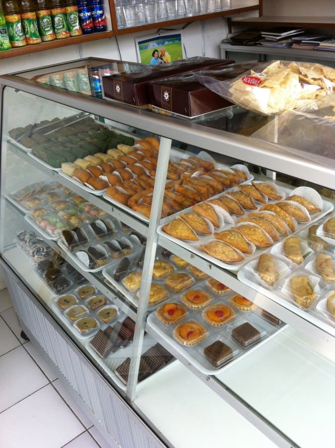 Alamat dari Toko Kue Laras, Cinere Toko Kue Laras