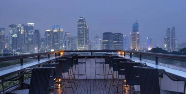 Dona Bella S Review For La Vue Rooftop Bar The Hermitage Cikini