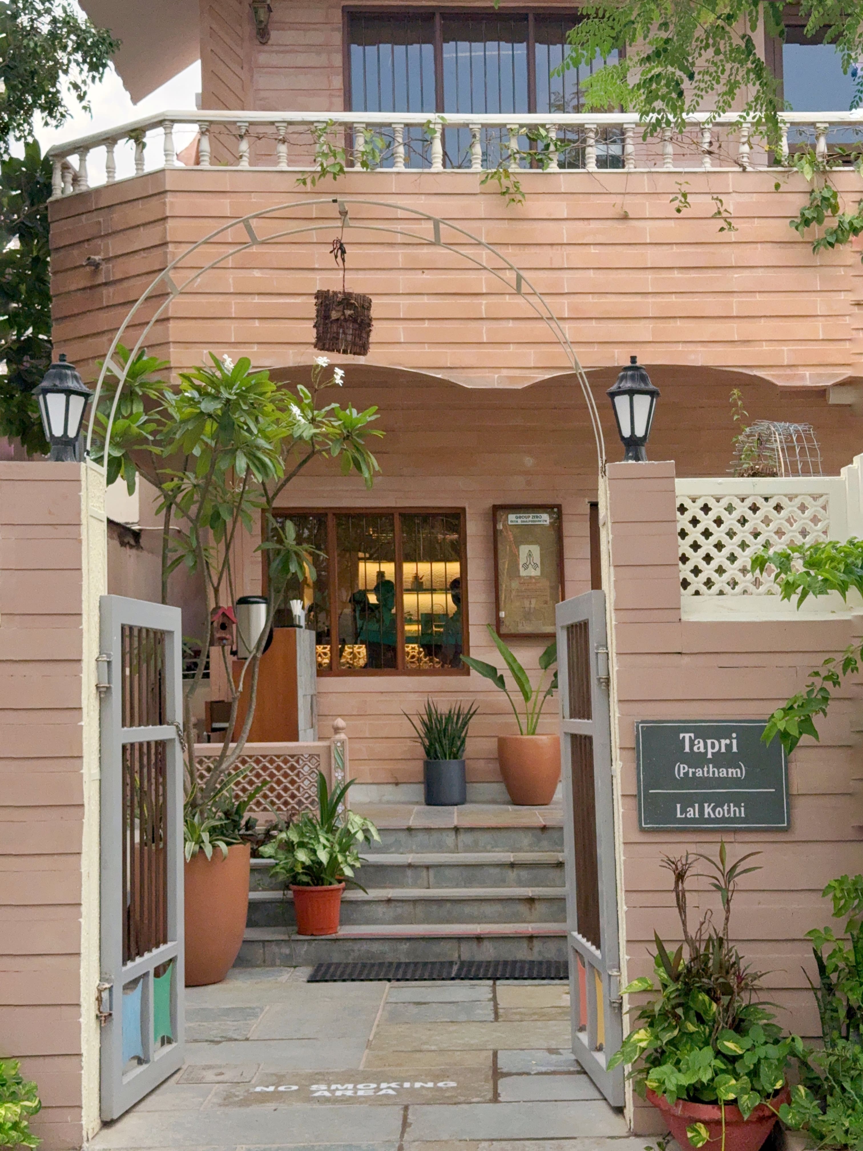 quick bites, quick breakfast, breakfast spots, breakfast cafes, grab and go food, quick service restaurants, snack spots, cafes, breakfast sandwiches, on the go breakfast - Tapri Pratham - img5