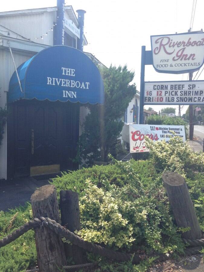 riverboat inn bar & restaurant