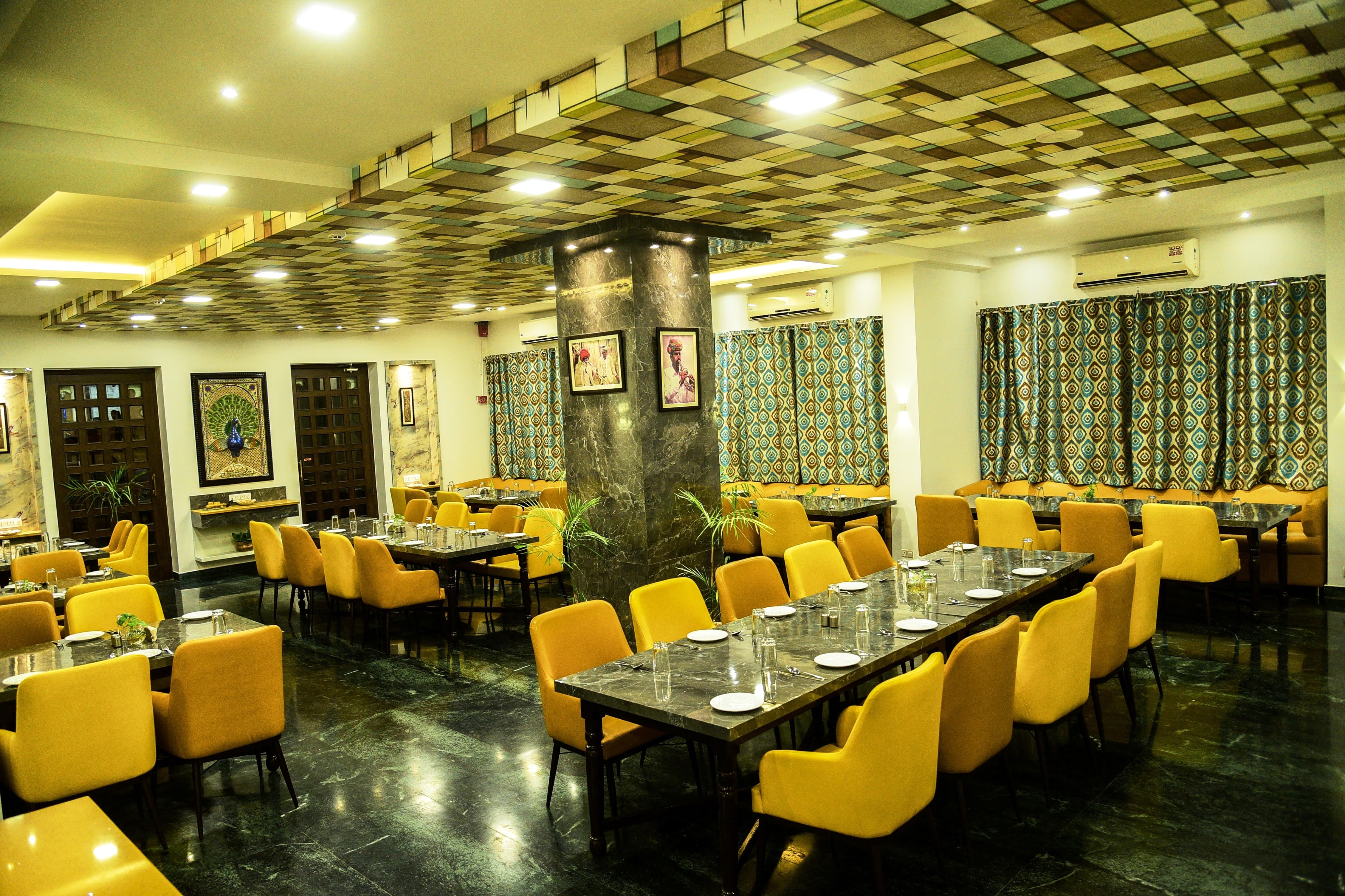 the peacock lake view cafe & restaurant in udaipur by owner