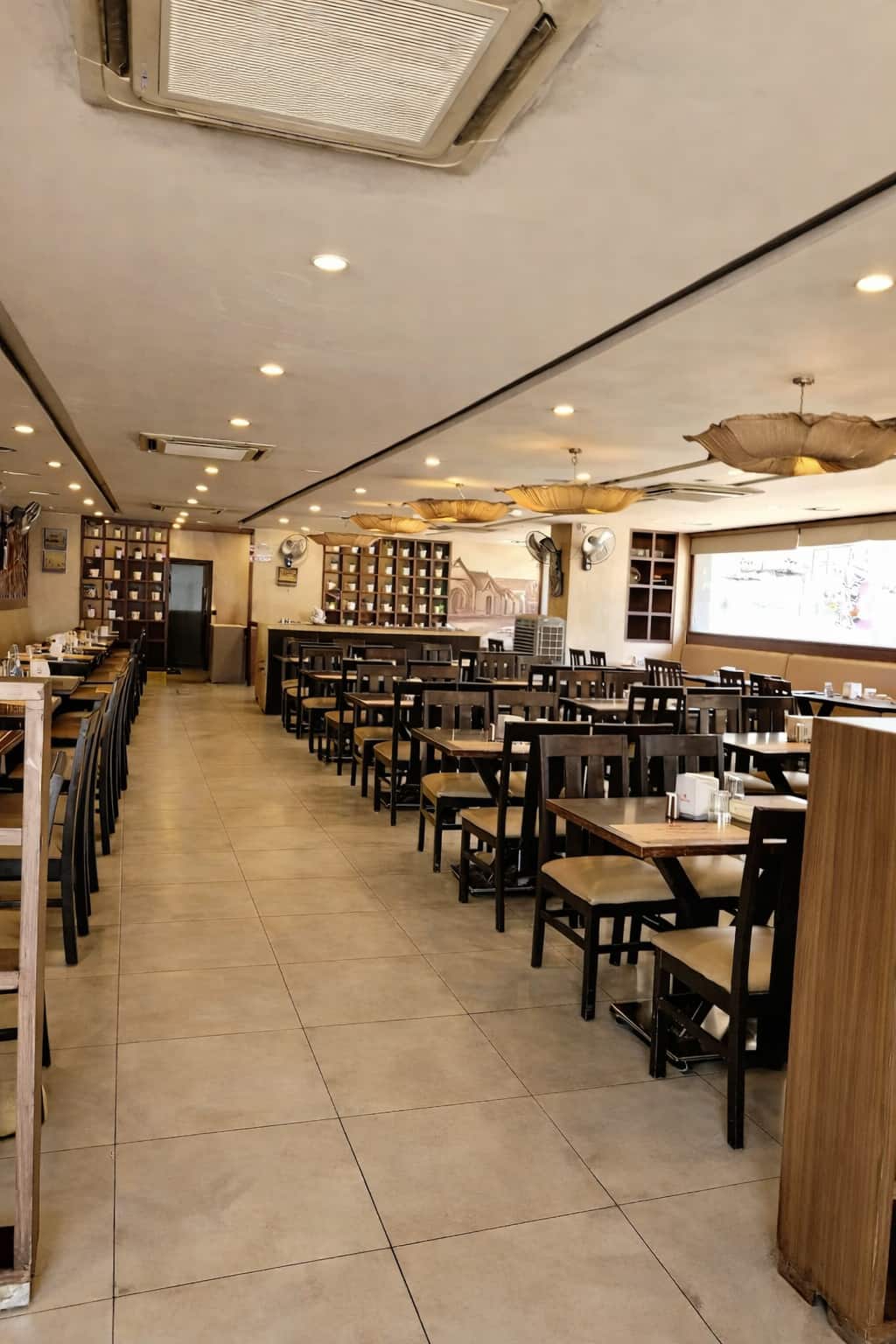 late night food, late night restaurants, midnight snacks, quick bites, fast food, street food, chaat, pani puri, pav bhaji, late night cafes - Imperial Restaurant - Since 1954 - img1