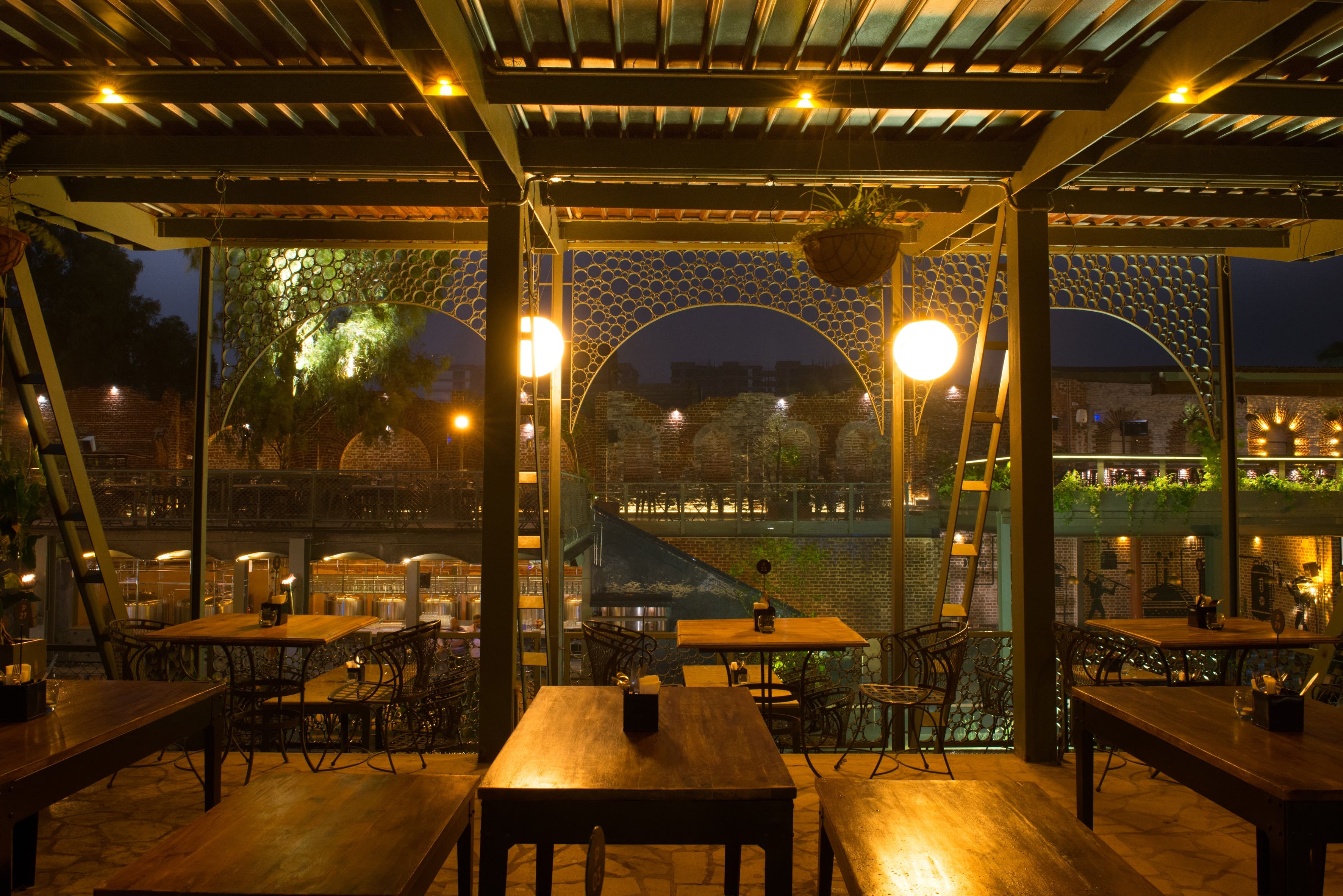 rooftop bars, rooftop bars near me, rooftop pubs, rooftop lounges, best rooftop bars, rooftop bar near me, sky bar, rooftop dining near me - Byg Brewski Brewing Company - img4