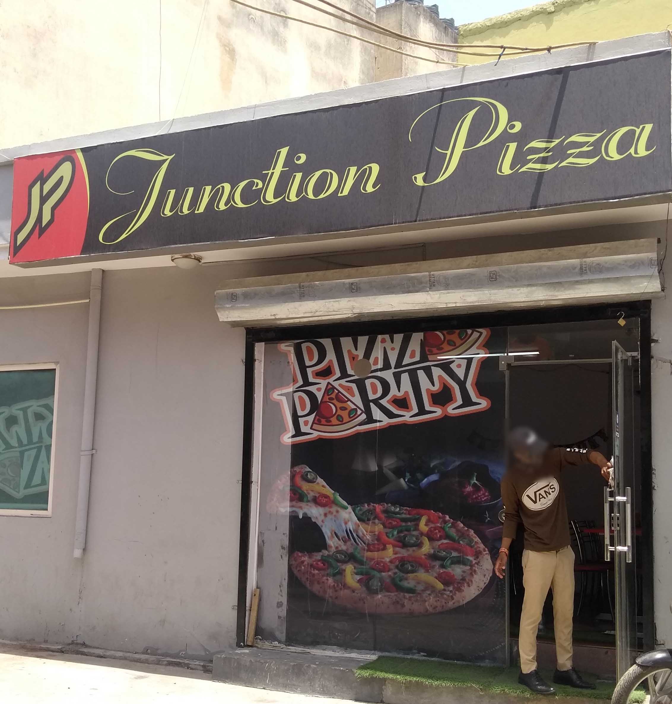 Junction Pizza, Aaya Nagar order online Zomato