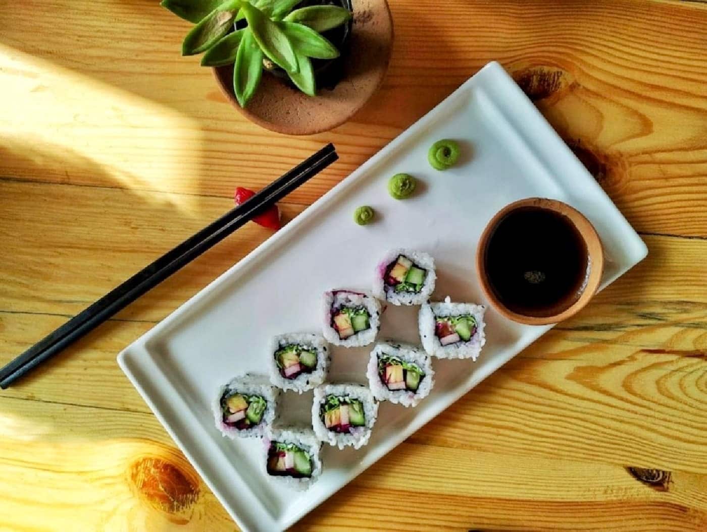 Sushi platter, Ichiban sushi, Salmon sashimi, vegan sushi, sushi rolls, maki, sushi boat, You Me Sushi, temaki, nigiri, sashimi, tobiko, japanese food - Ginkgo - img2