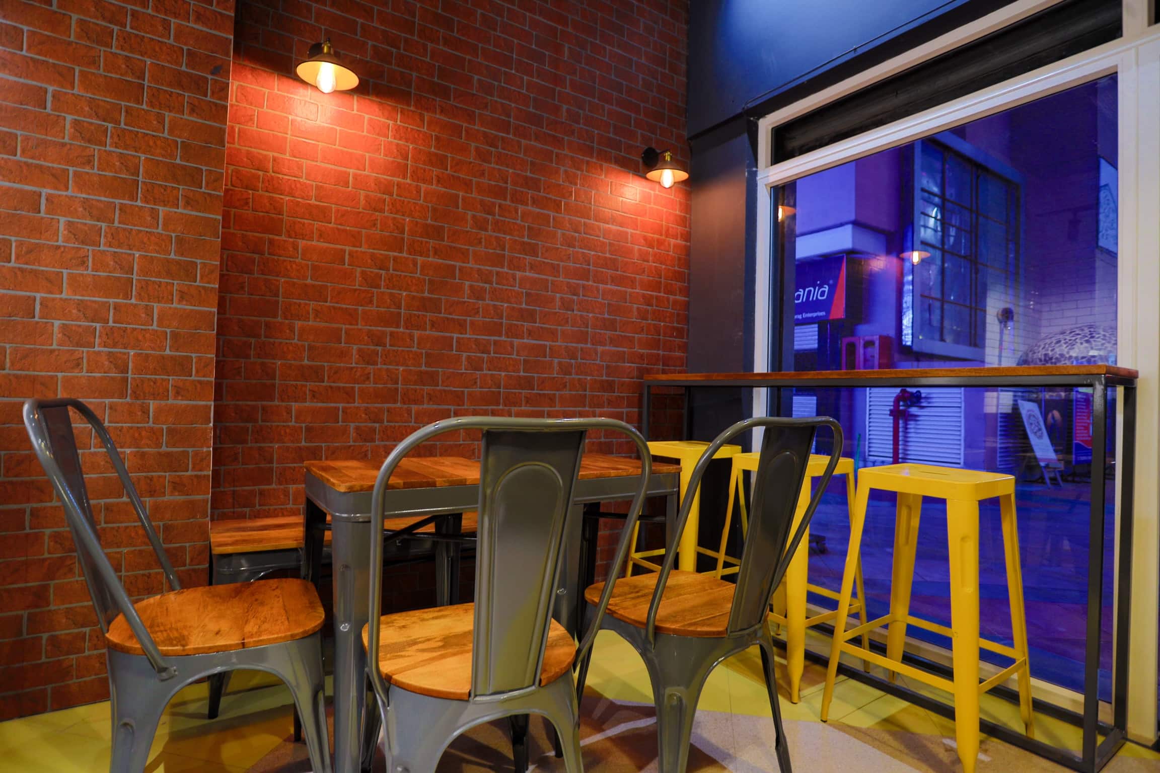 artisanal pizza, pizza restaurants, pizza, wood fired pizza, sourdough pizza - Pizza Montreal - img3