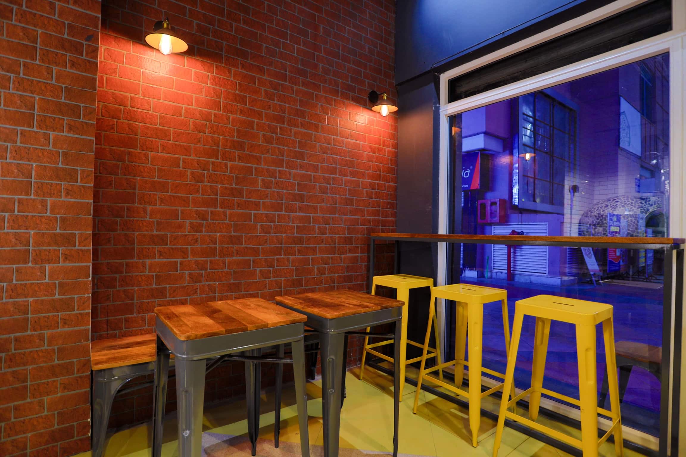 artisanal pizza, pizza restaurants, pizza, wood fired pizza, sourdough pizza - Pizza Montreal - img2