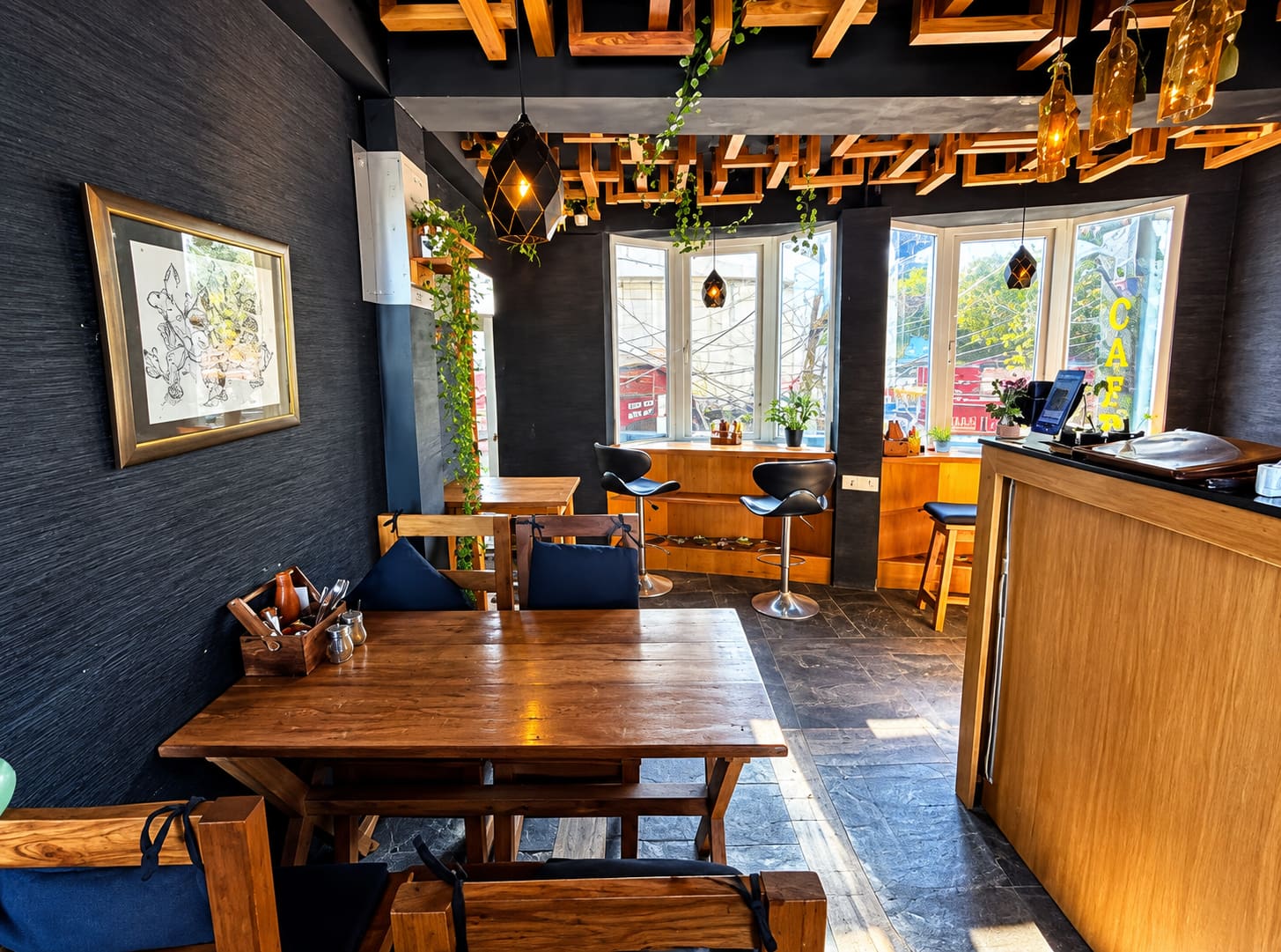 backpacker-friendly restaurants, budget-friendly restaurants, cafes, cheap eats, local eateries, casual dining, hostels with cafes - The Criterion Cafe - img2