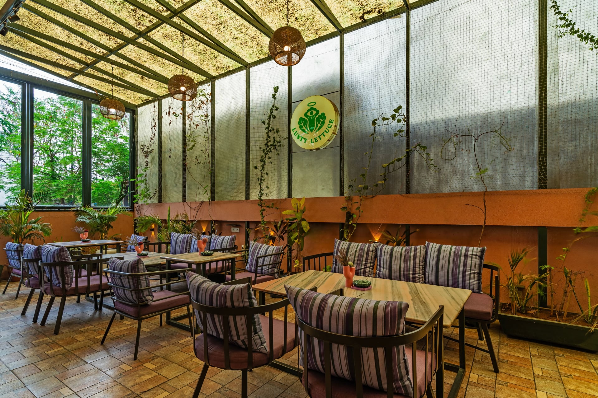 pet friendly places, pet friendly cafes, pet friendly dining, dog friendly restaurants, dog friendly cafes - Lusty Lettuce - img1