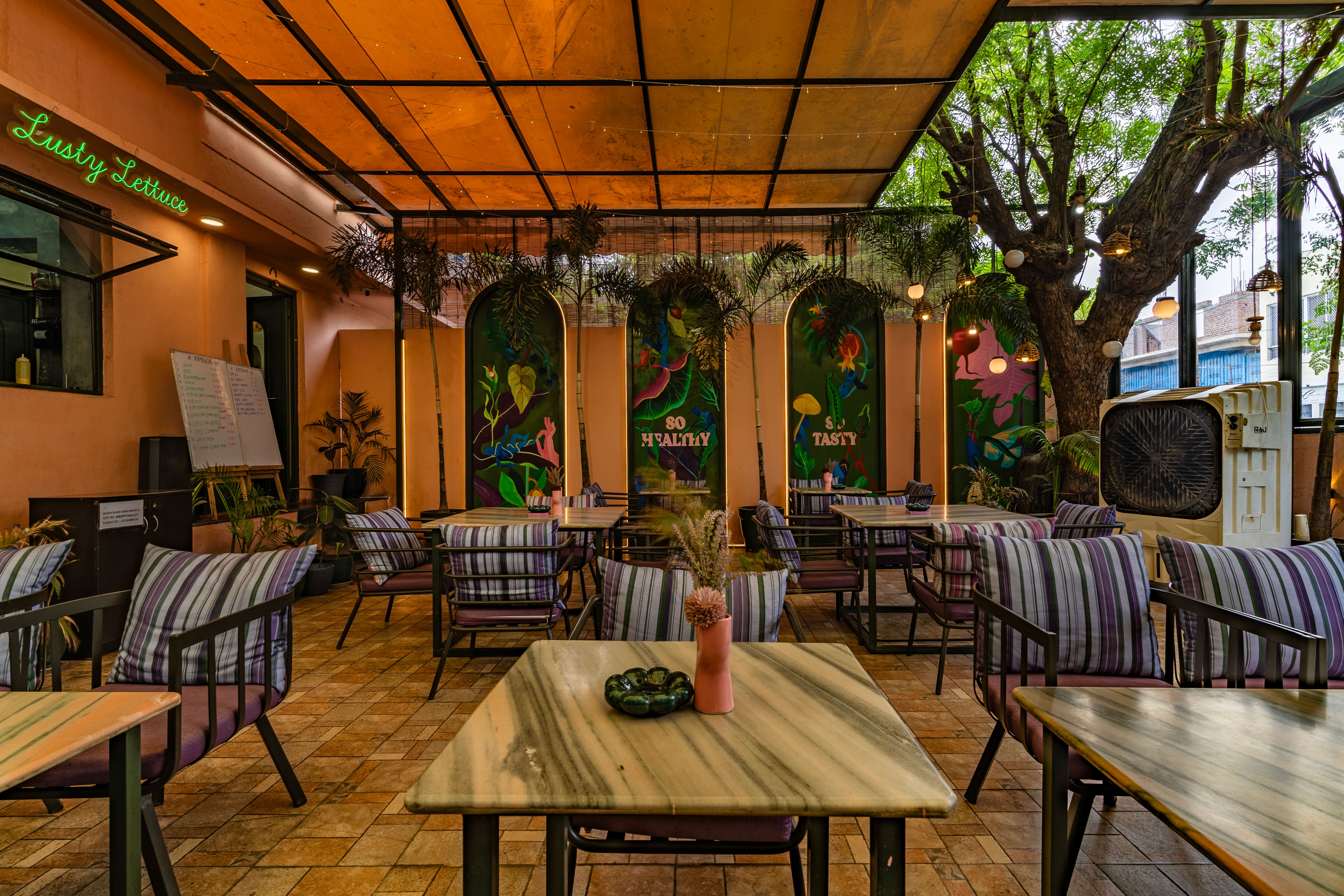 pet friendly places, pet friendly cafes, pet friendly dining, dog friendly restaurants, dog friendly cafes - Lusty Lettuce - img3