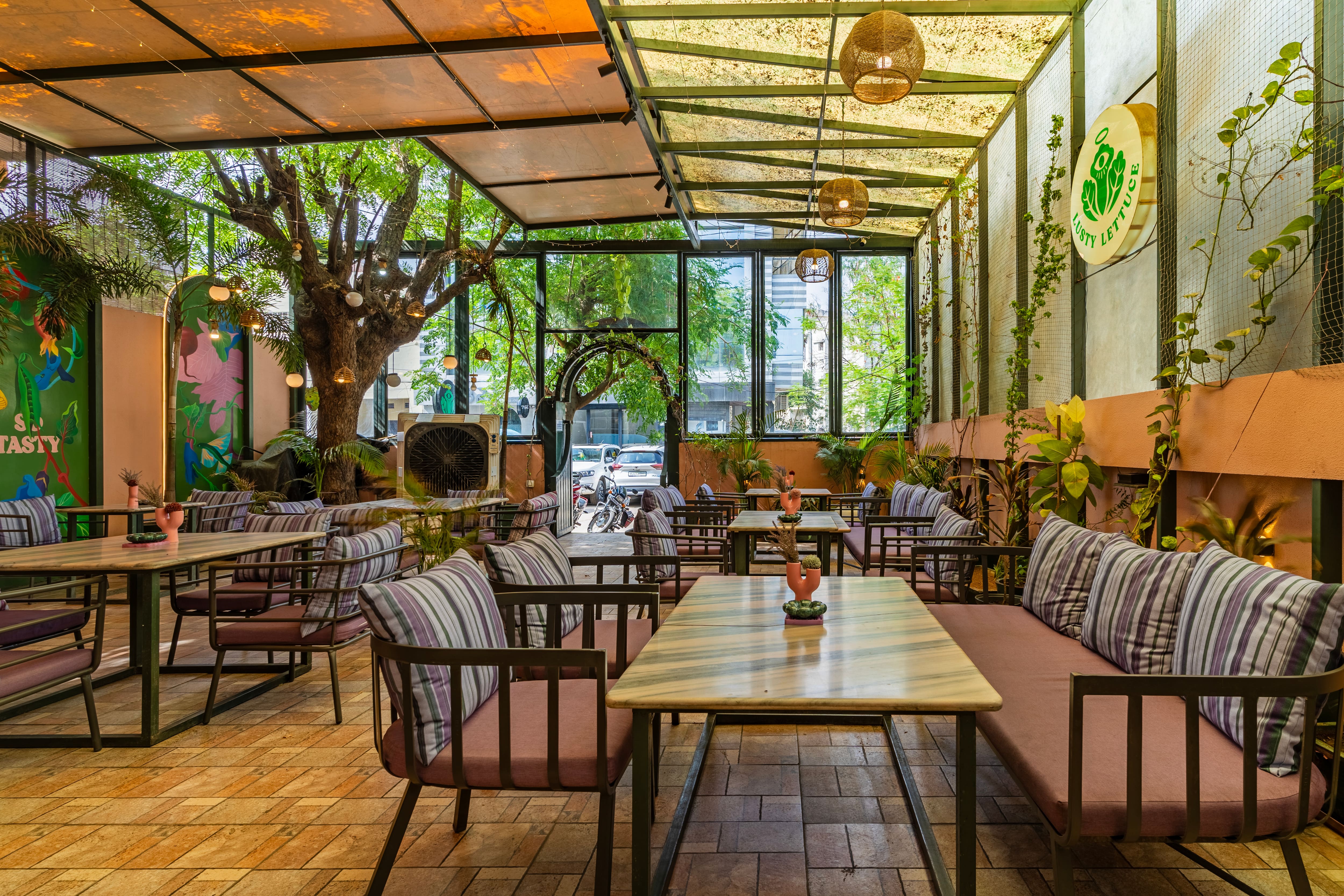 pet friendly places, pet friendly cafes, pet friendly dining, dog friendly restaurants, dog friendly cafes - Lusty Lettuce - img2