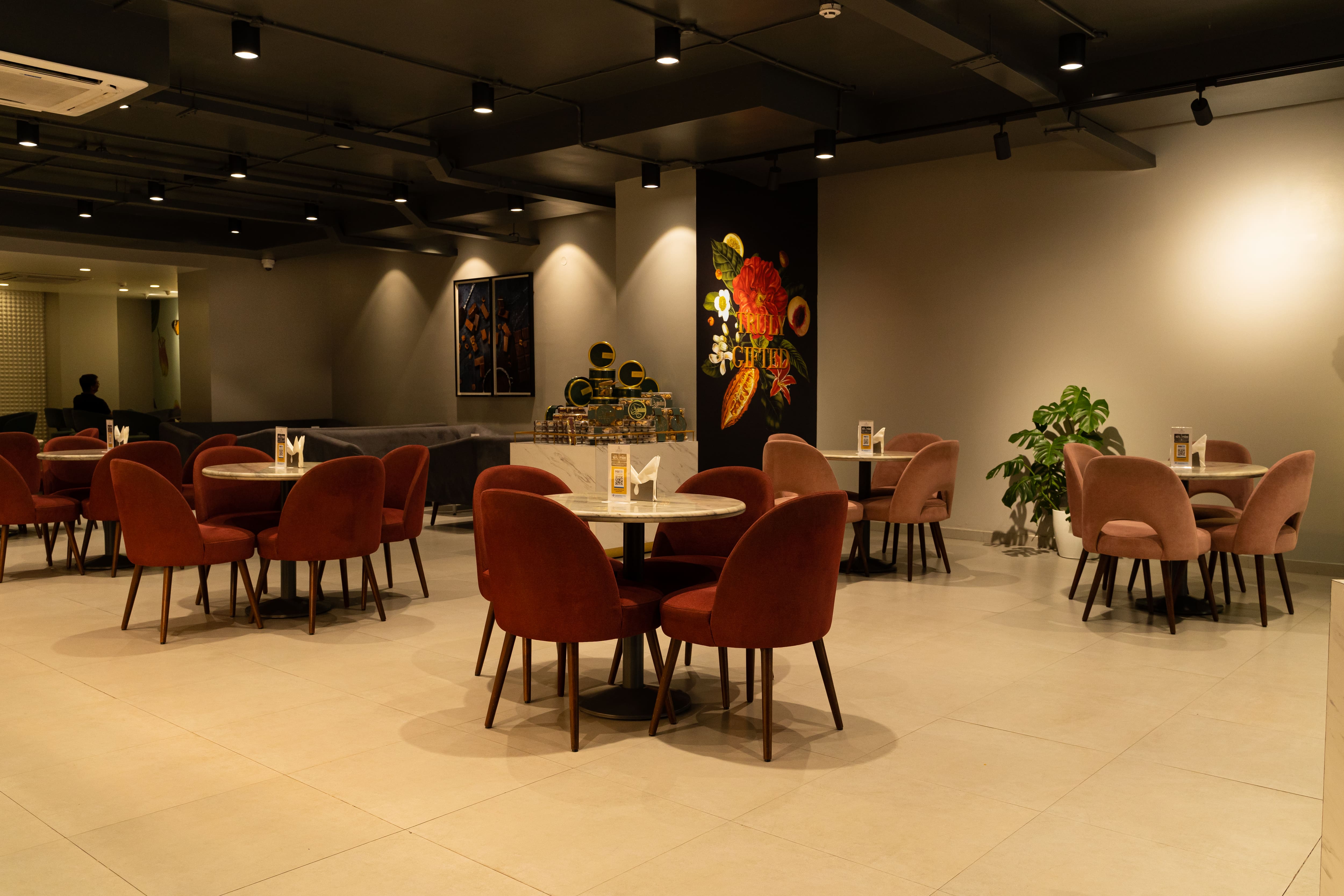 Breakfast restaurants near me, breakfast spots - Smoor - img1