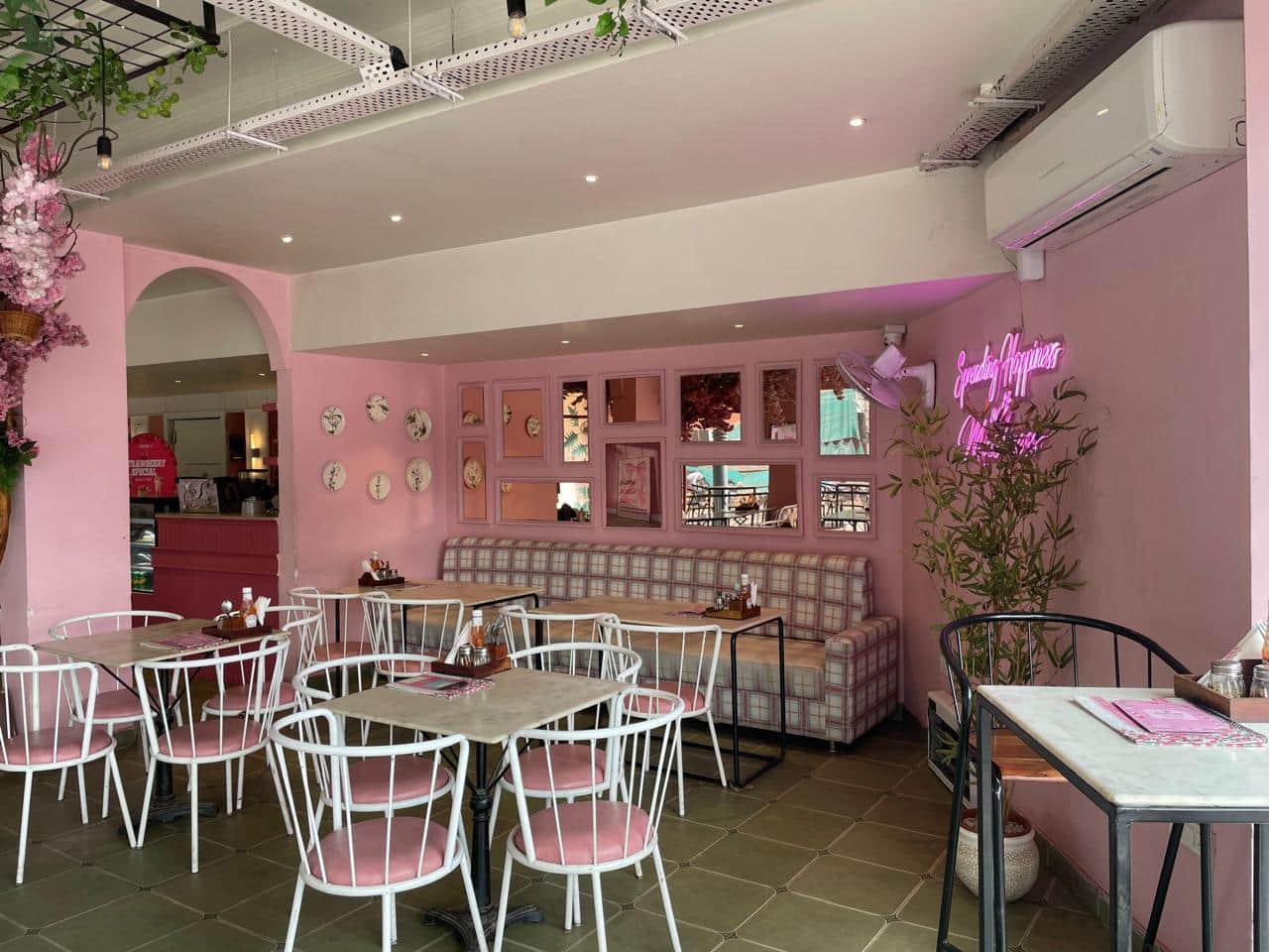 pet friendly places, pet friendly cafes, pet friendly dining, dog friendly restaurants, dog friendly cafes - The Messy Door Cafe - img5
