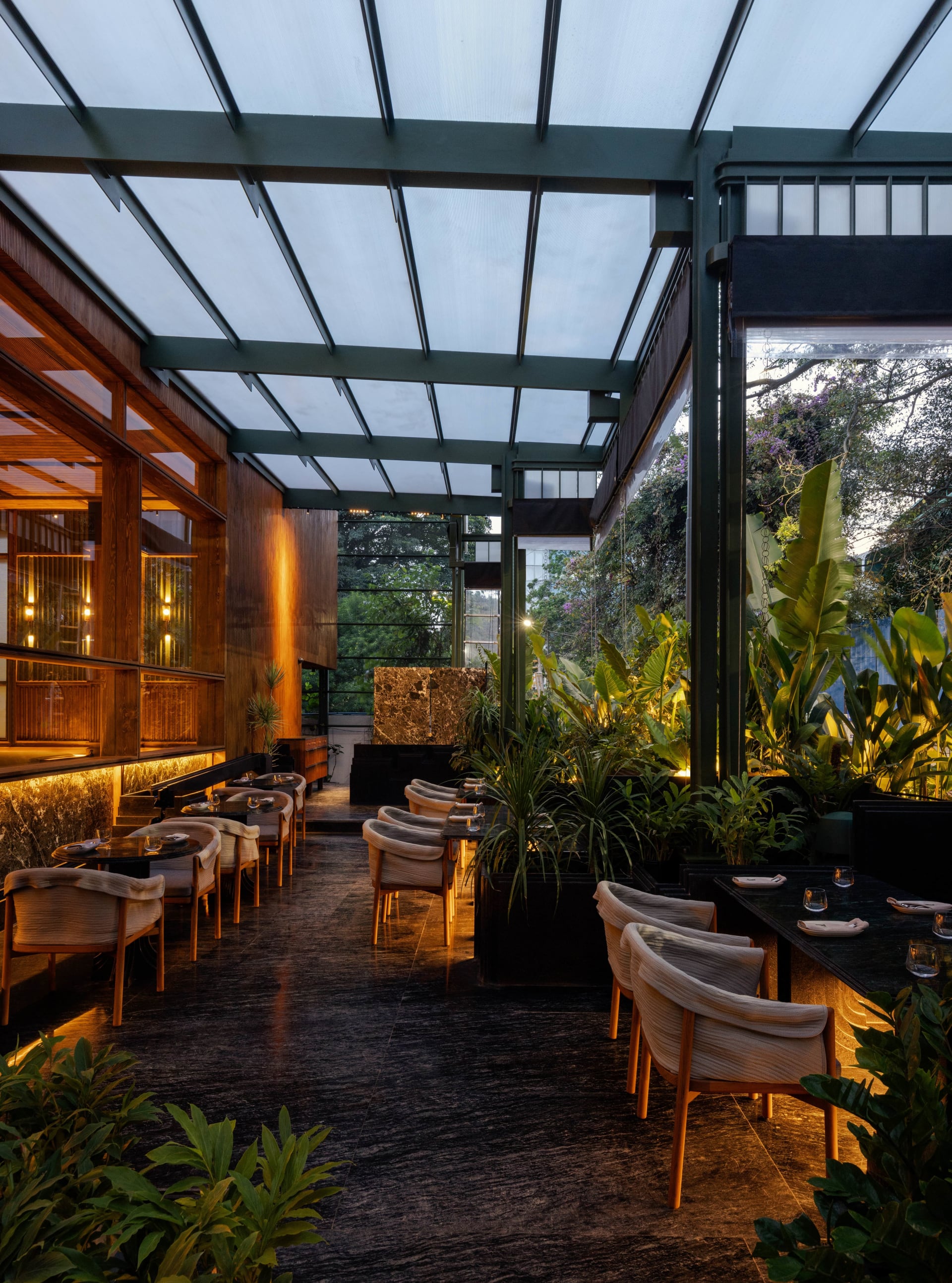 world's best bars, top rated bars, famous bars, mixology bars, 50 best bars in the world, best cocktail bar in the world, top rated bars near me - Muro - img1