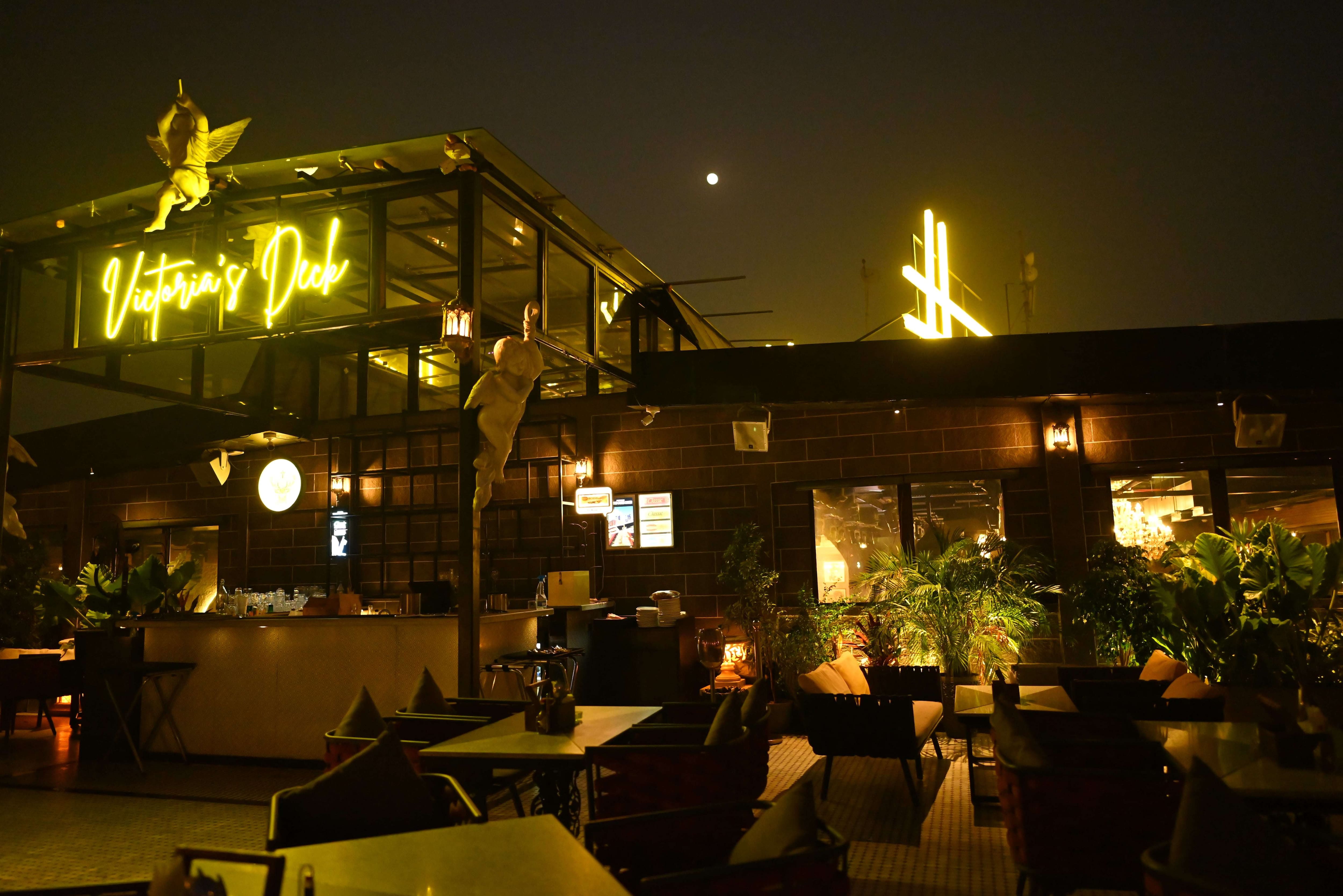 rooftop restaurants, rooftop dining, rooftop cafes, rooftop bars, terrace restaurants, open air restaurants, restaurants with a view, scenic restaurants - Hashtag - img3