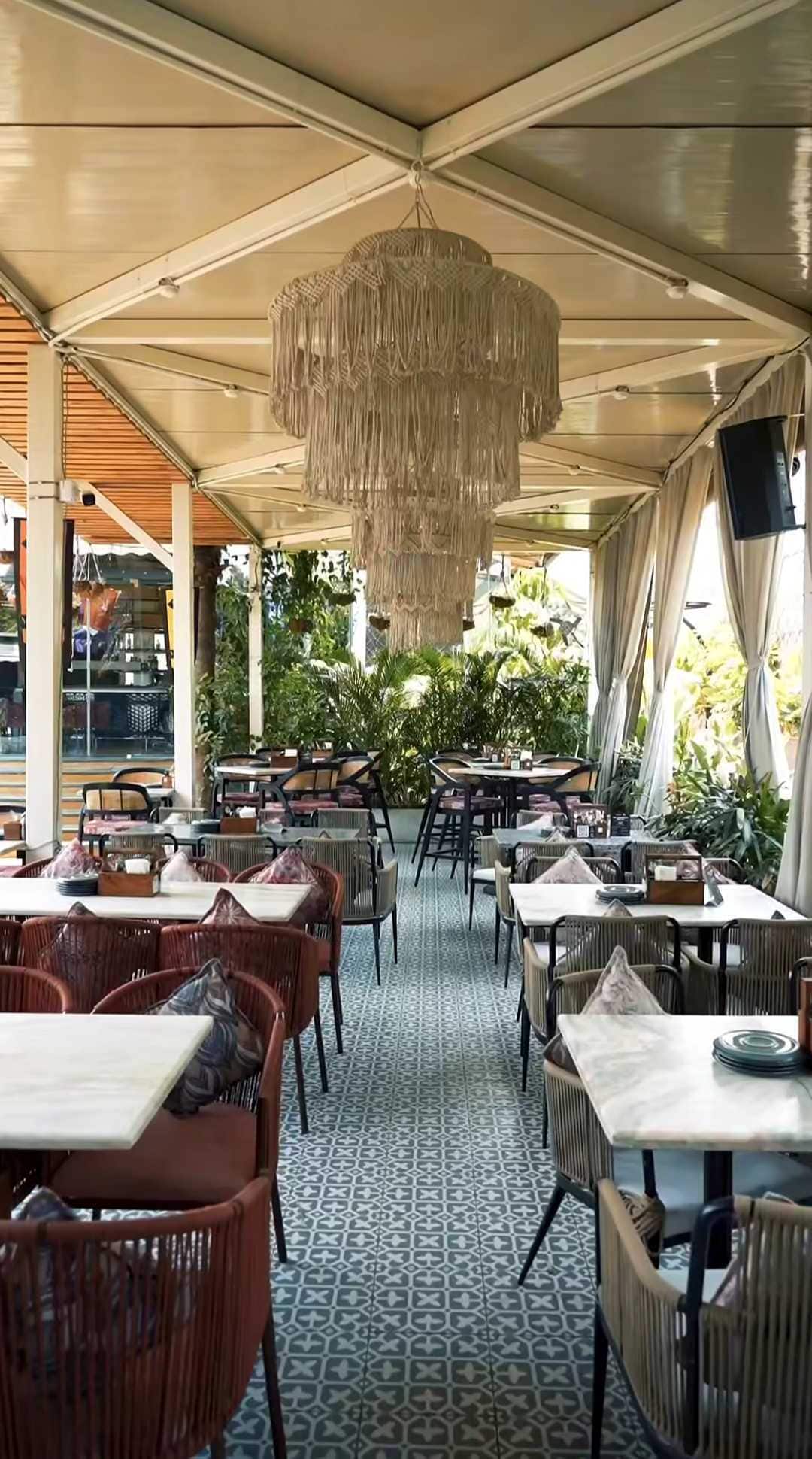 party bars, nightlife, fun bars for groups, night spots, late night bars, night clubs, dance clubs, party clubs near me, nightlife near me - Malibu - Cocktail Bar & Kitchen - img1