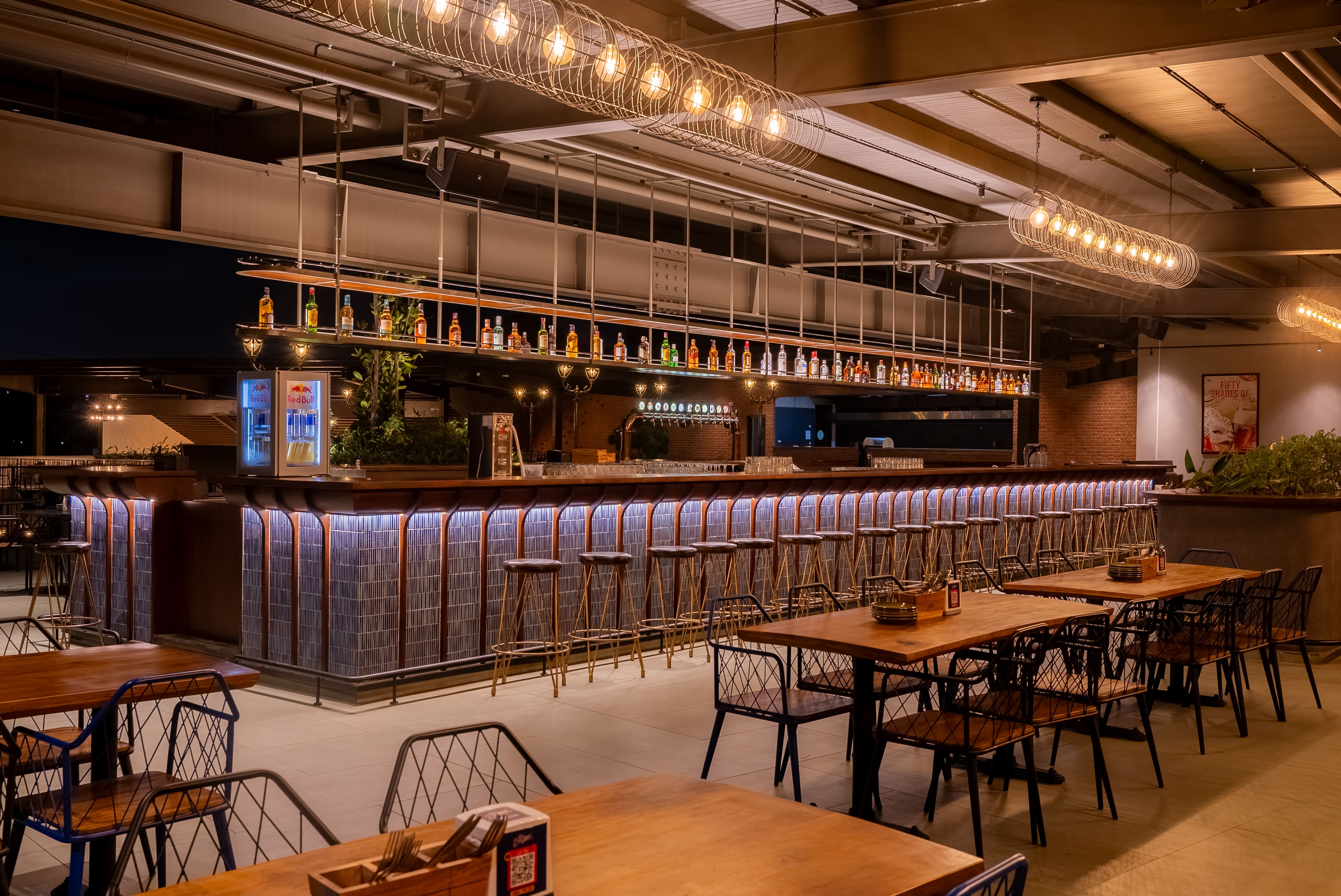 rooftop bars, rooftop bars near me, rooftop pubs, rooftop lounges, best rooftop bars, rooftop bar near me, sky bar, rooftop dining near me - The Bier Library - img3