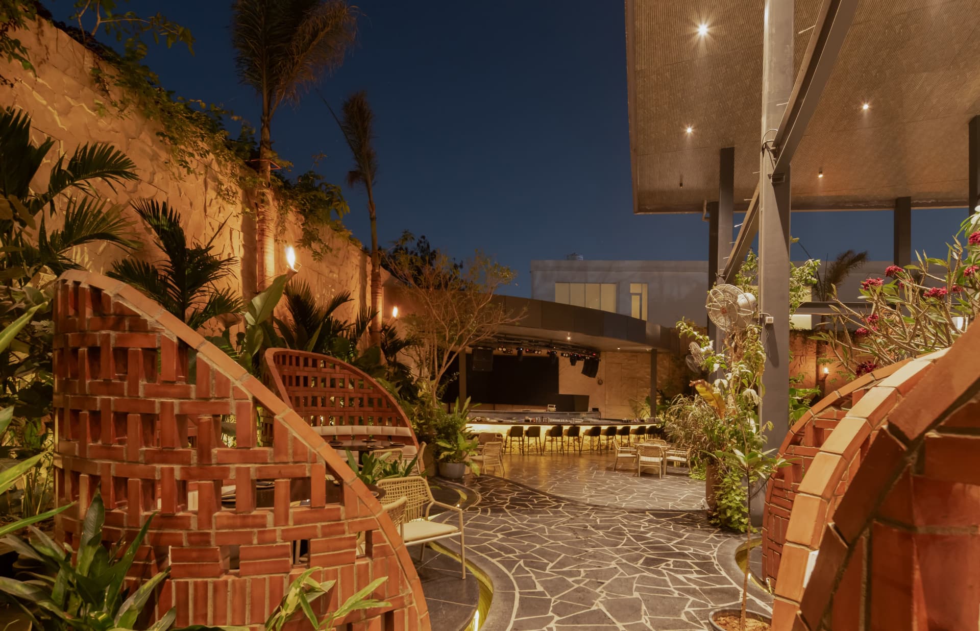 dining offers, restaurant offers, dining deals, restaurant deals, restaurant discounts, dining discounts, food offers, dining out offers, restaurant offers near me, best restaurant deals - MOAI - img5