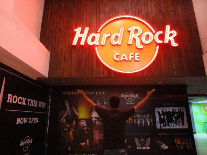 Hard Rock Cafe's Paying Tribute To Freddie Mercury This Wednesday!