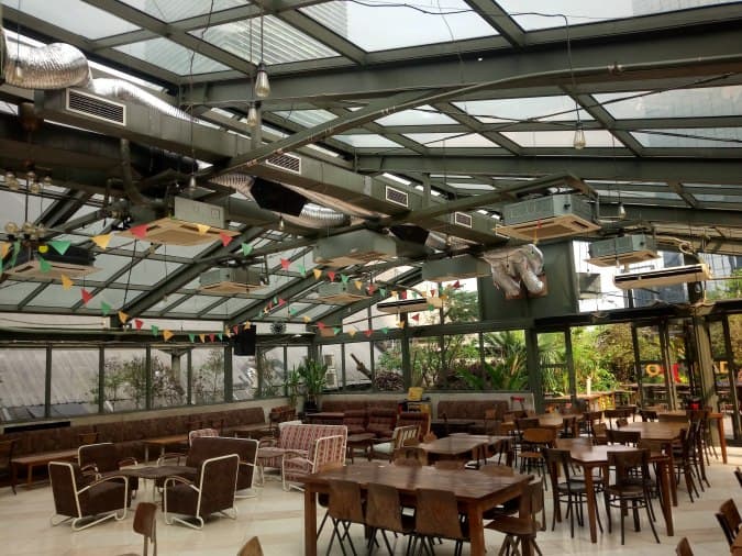 Tempat nongkrong di Jakarta Lucy In The Sky