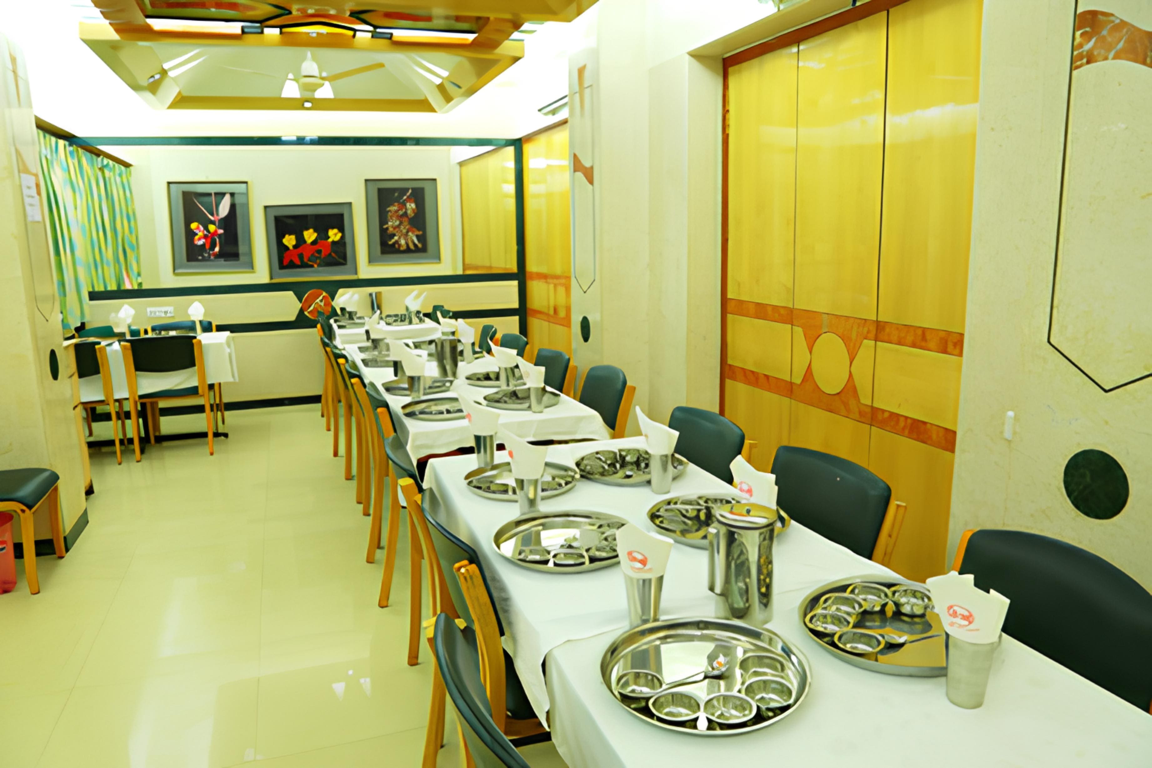 maharashtrian thali, veg thali, puran poli, bhakri, vegetarian restaurants - Hotel Shreyas - img1