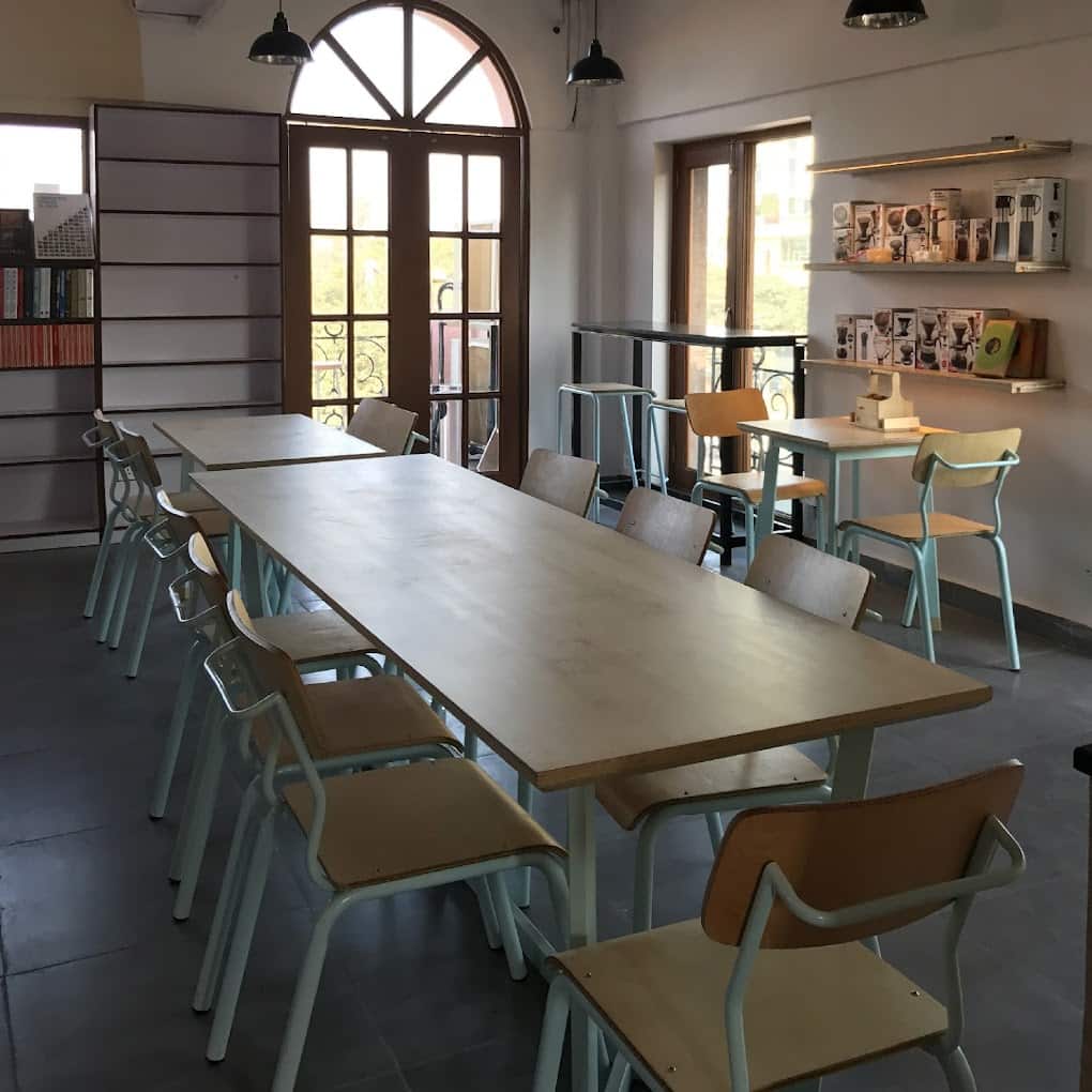 study cafes, study cafe near me, book cafe near me, book cafes, cozy cafe near me - Blue Tokai Coffee Roasters - img5