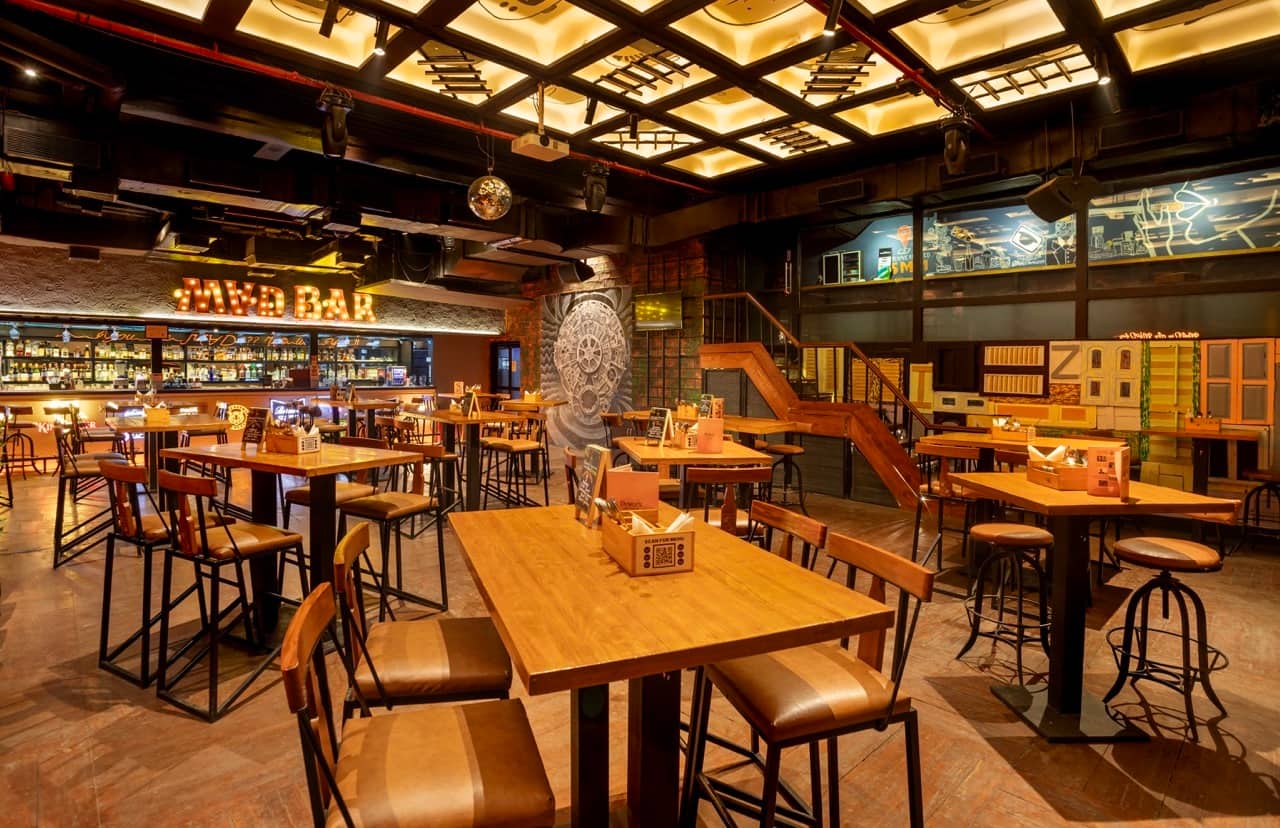 sports bars, sports pubs, sports bar and grill, live sports bars, pubs, bars - Five Mad Men - img5